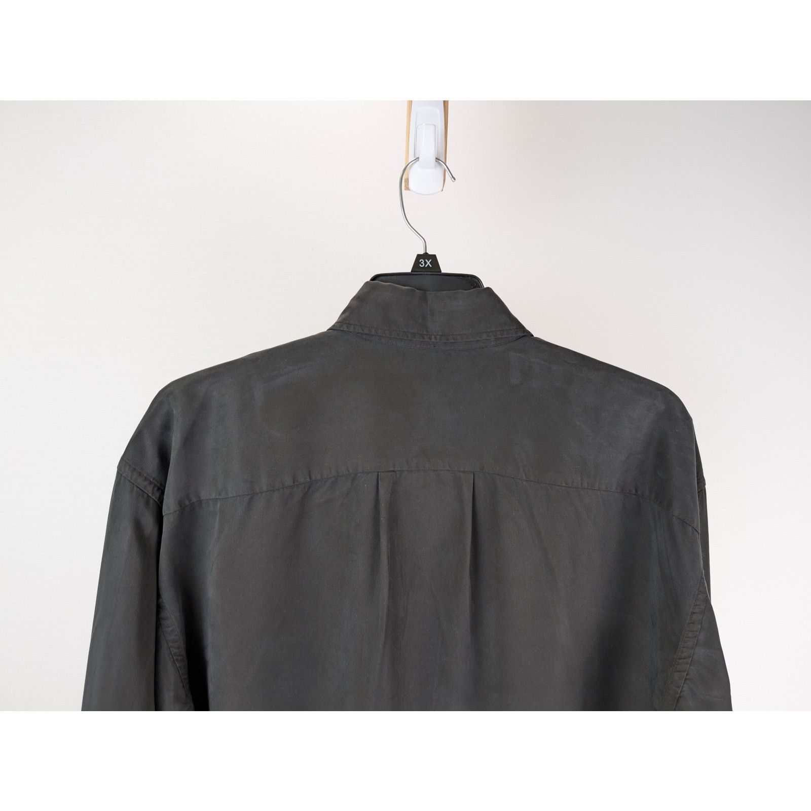 o1rshd1 Button Up Shirt in Black