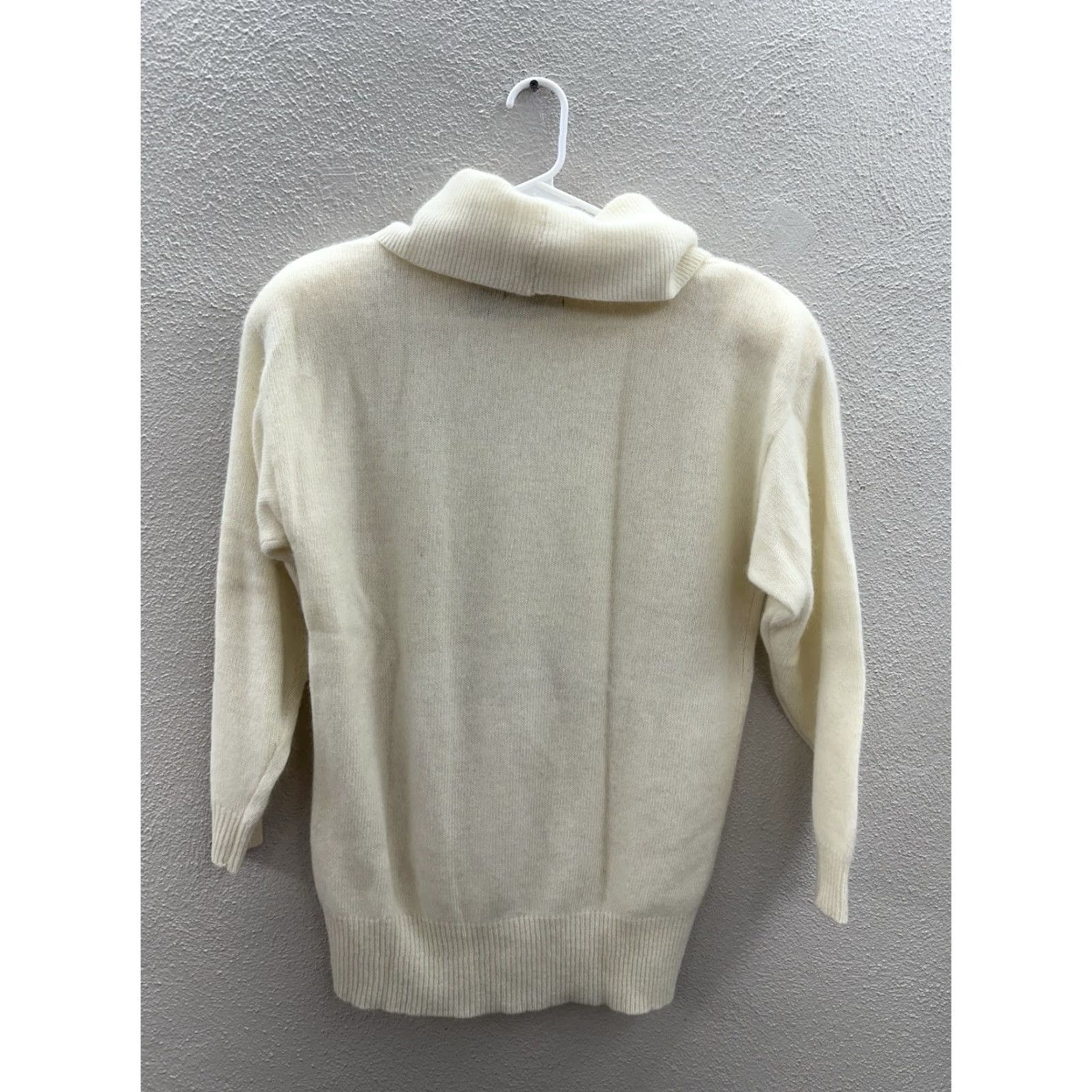 Vintage VINTAGE Wainscoll Womens Sweater Size Medium Cream Long Sleeve Turtleneck Knit Size M / US 6-8 / IT 42-44 - 7 Thumbnail