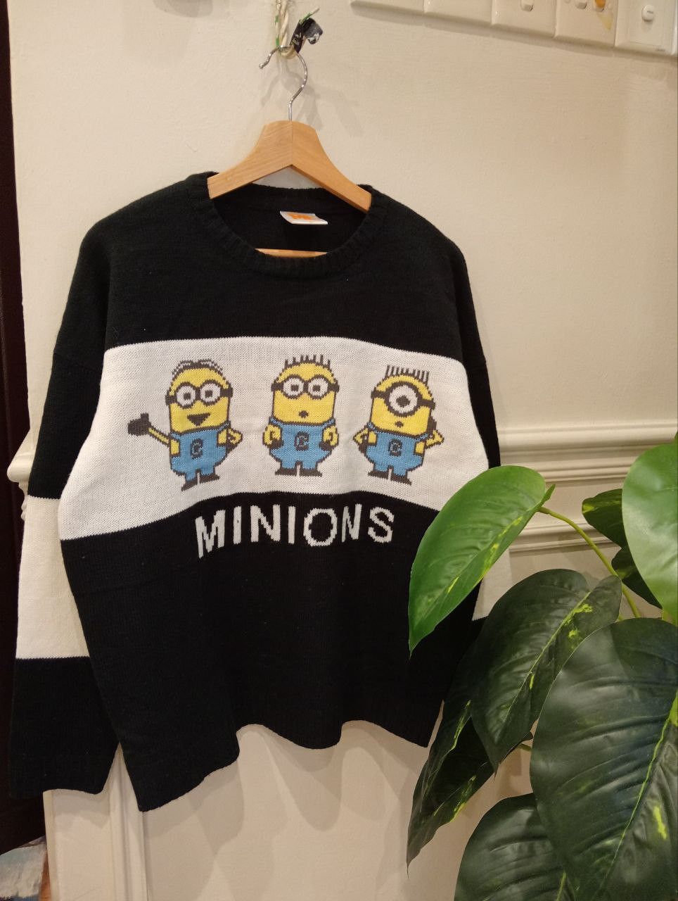 Universal Studios DESPICABLE ME MINIONS KNITWEAR SWEATER Size L / US 10 / IT 46 - 4 Thumbnail