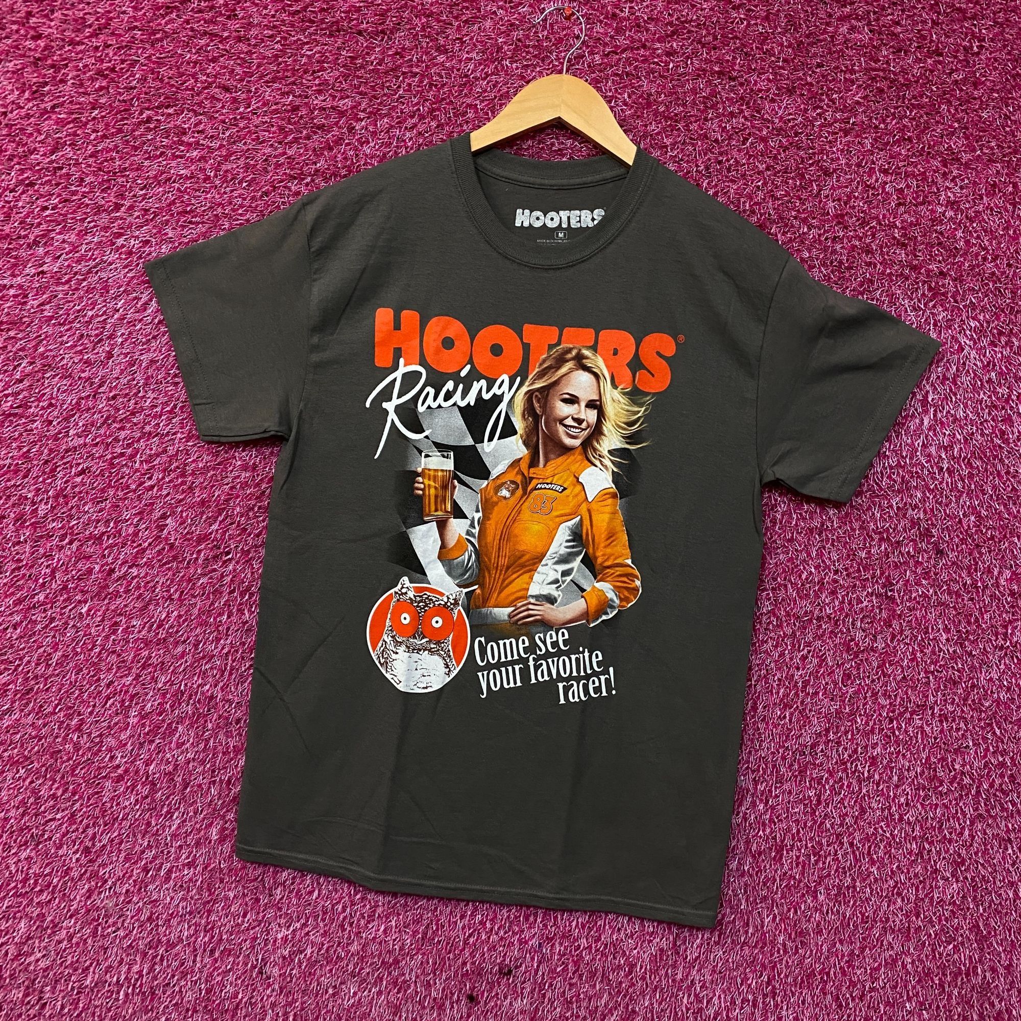 Other Hooters Racing Come See Your Favorite Racer T-Shirt Medium Size US M / EU 48-50 / 2 - 3 Thumbnail