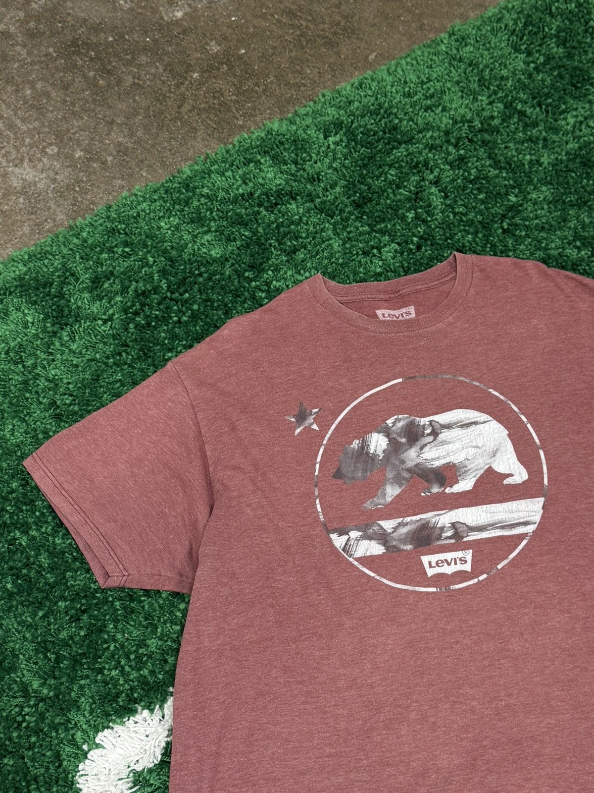 Levi's Levi's Stratus Bear Red Burgundy Maroon Logo Tee XL Size US XL / EU 56 / 4 - 2 Thumbnail