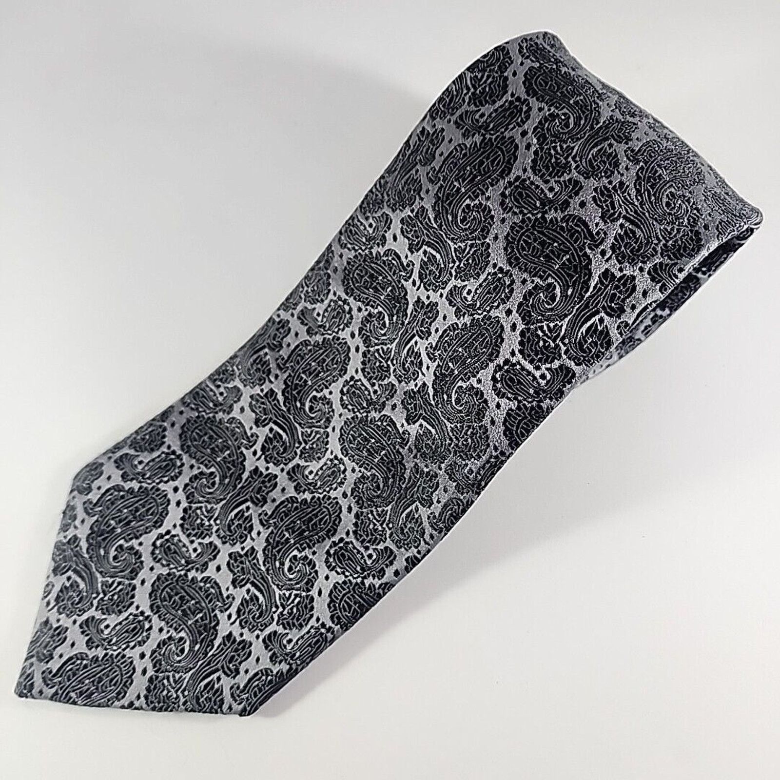Vintage Ninto Silk Necktie, Gray Paisley - Italy - Like New Size ONE SIZE - 4 Thumbnail