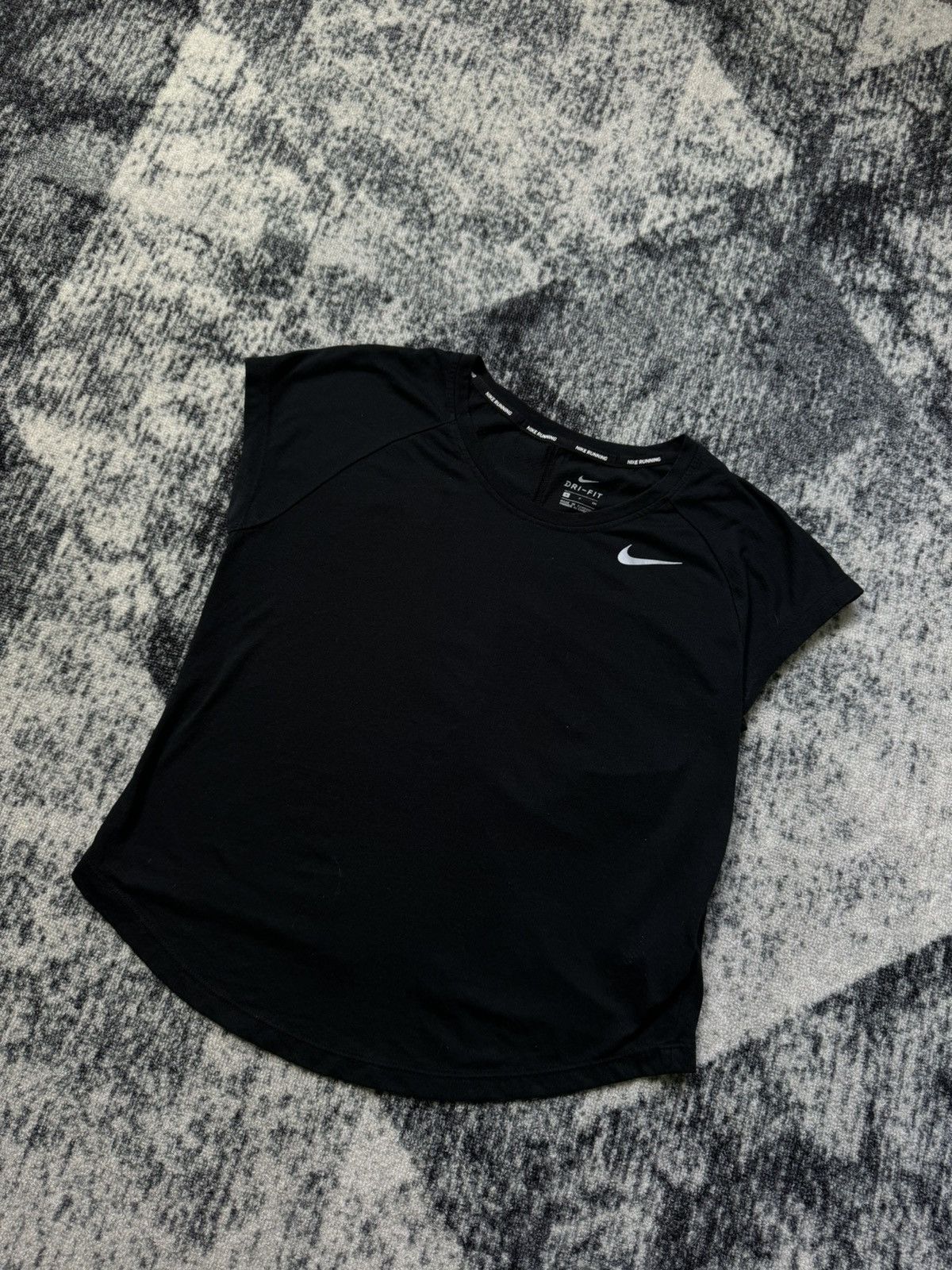 Nike Vintage Nike Running T Shirt Sportswear Open back Dri-fit Size S / US 4 / IT 40 - 1 Thumbnail
