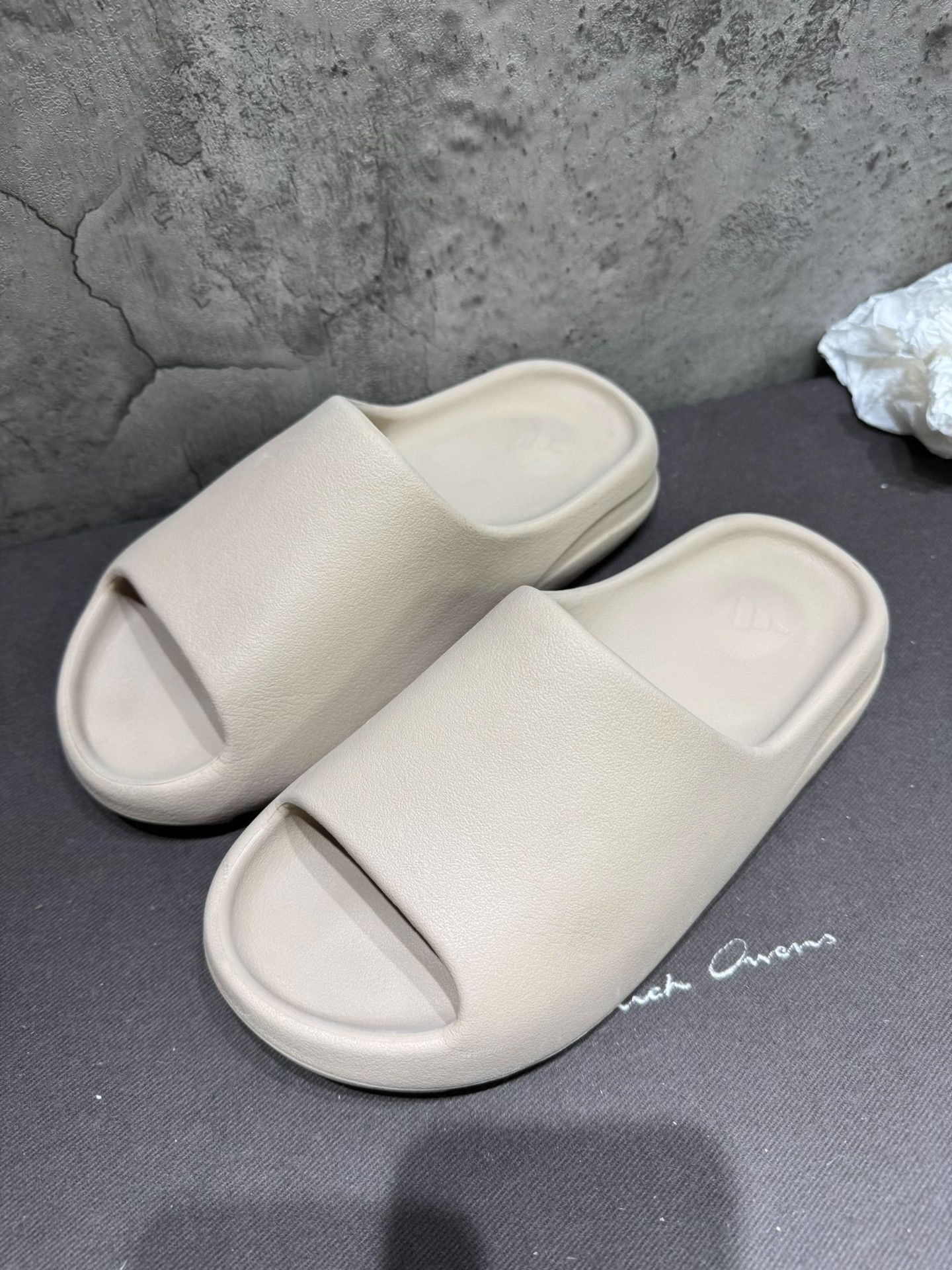 Yeezy Yeezy Brown Lowtop Sneakers 40 Men Size US 7.5 / EU 40-41 - 1 Thumbnail