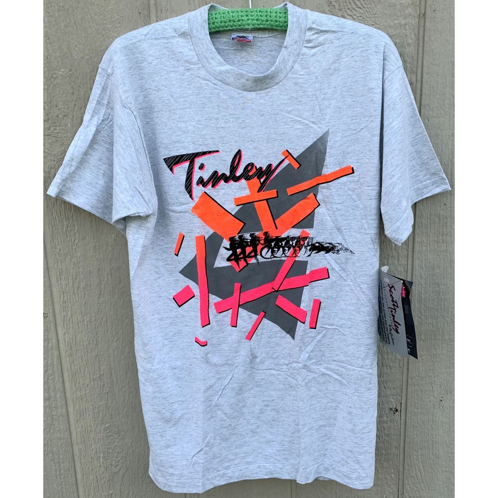 Fruit Of The Loom VINTAGE Fruit of the Loom Tinley t-shirt gray geometric neon graphics crew neck short sleeve L US Triathlon 90s Mens Tee Size US L / EU 52-54 / 3 - 3 Thumbnail