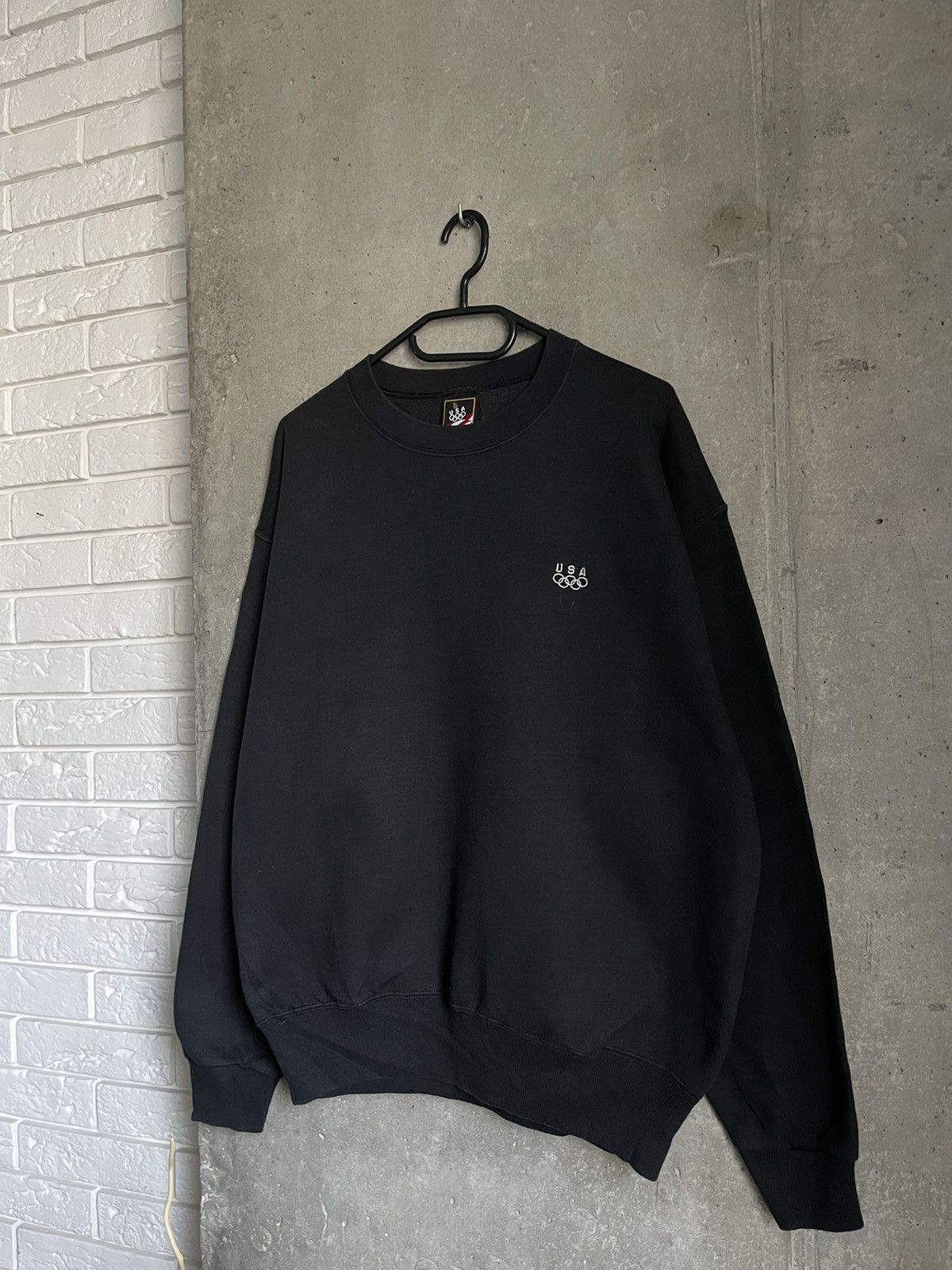 USA Olympics 1990s USA Olympics Blank Faded Black Boxy Sweatshirt Size US L / EU 52-54 / 3 - 4 Thumbnail