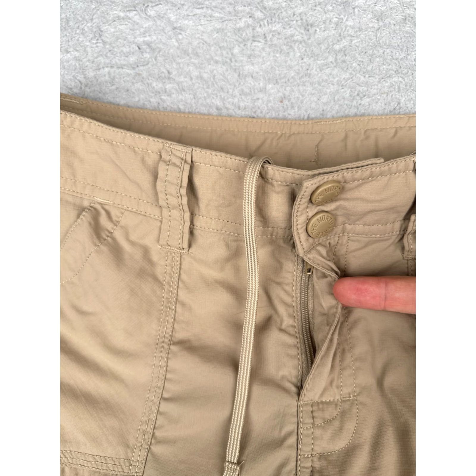 The North Face The North Face Women’s Shorts Cargo Beige 29x7 100% Nylon Canvas Quick Dry Breathable Pockets Hiking Outdoor Activewear Regular Size 4 Womens Size 27" / US 4 / IT 40 - 6 Thumbnail
