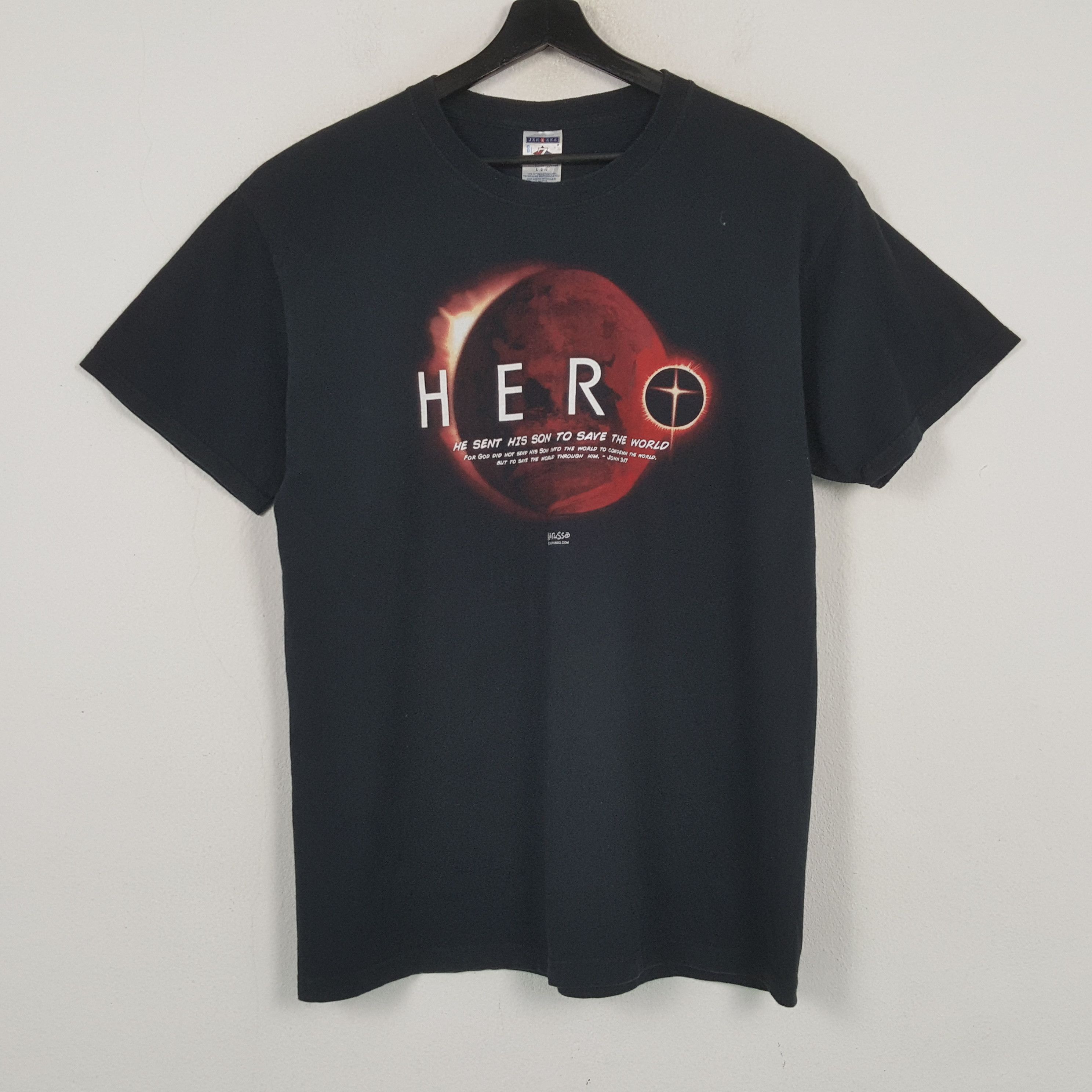 Vintage Hero Movie Promo Style Tshirt 31 Size US L / EU 52-54 / 3 - 1 Thumbnail