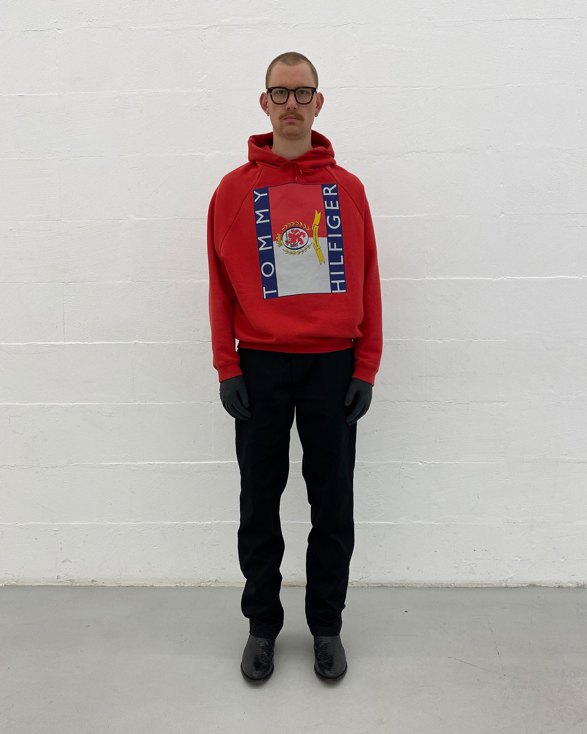 Tommy Hilfiger × Vetements SS2018 Big Logo Raglan Hoodie Size US XL / EU 56 / 4 - 6 Thumbnail