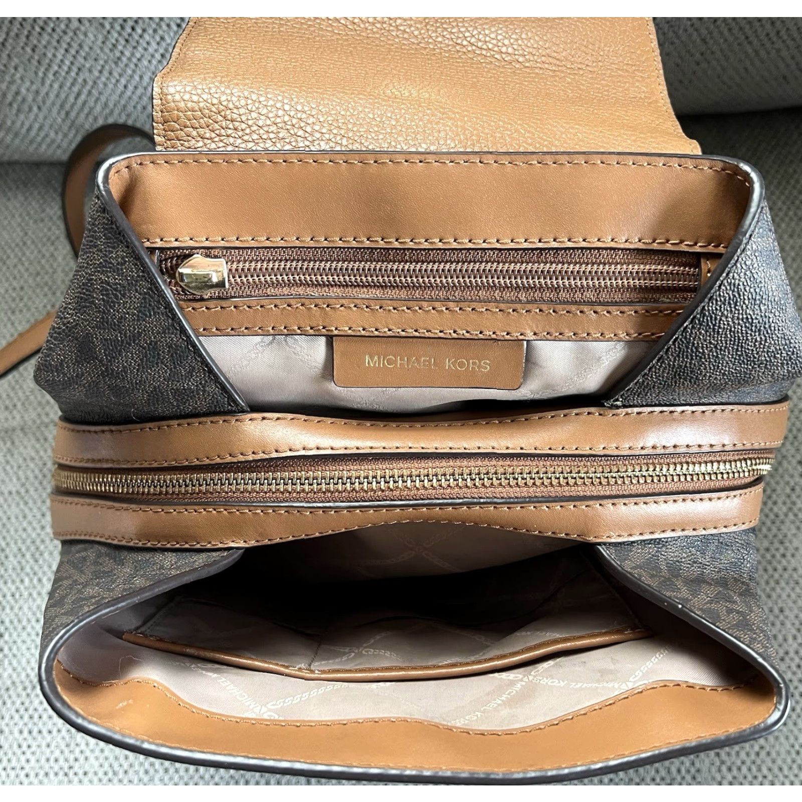 Vintage Michael Kors Raven Purse Backpack Monogram Brown Pebble Leather Medium Women Backpack Size ONE SIZE - 6 Thumbnail