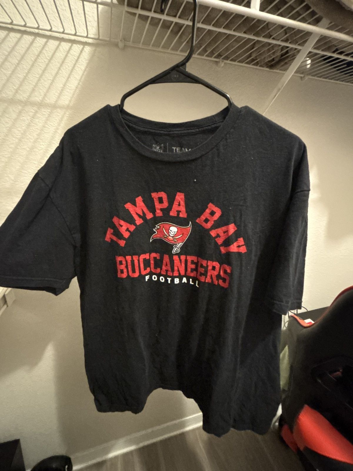 NFL Tampa Bay Buccaneers Tshirt Size Xl NFL team apparel Size US XL / EU 56 / 4 - 1 Thumbnail
