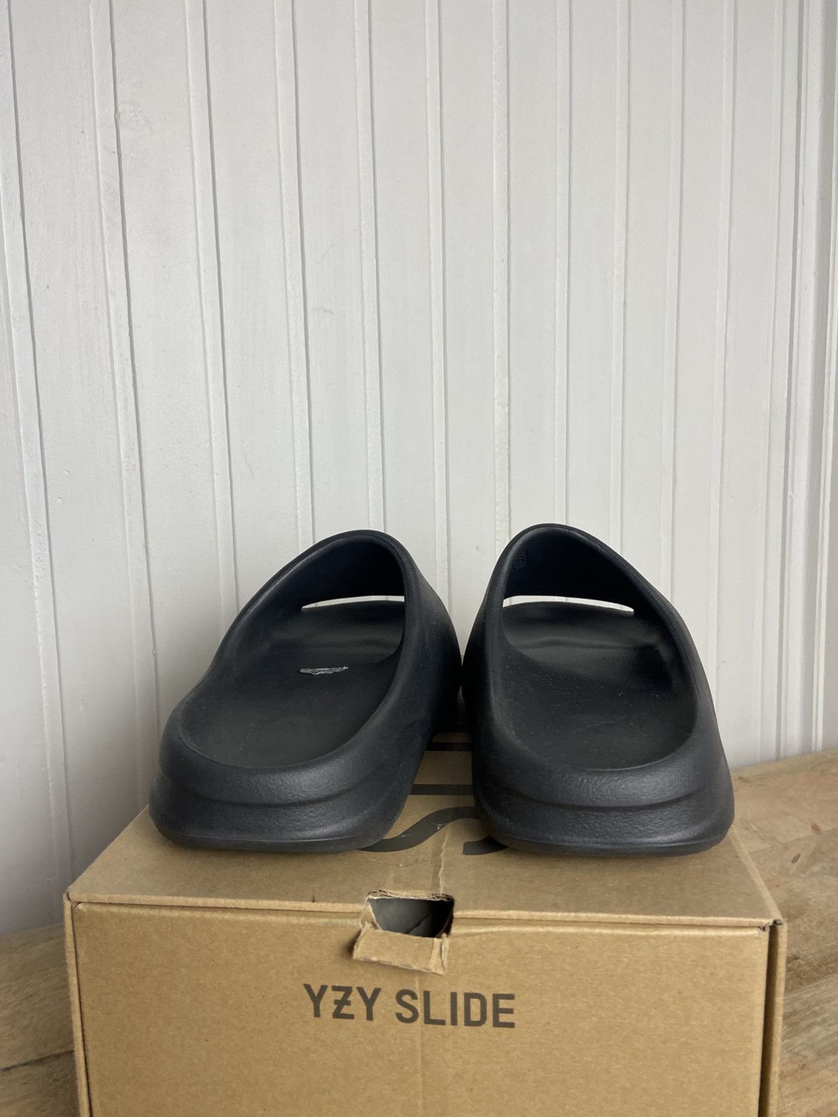 Adidas New adidas Yezzy Slide "Onyx" size us10 Size US 10 / EU 43 - 6 Thumbnail