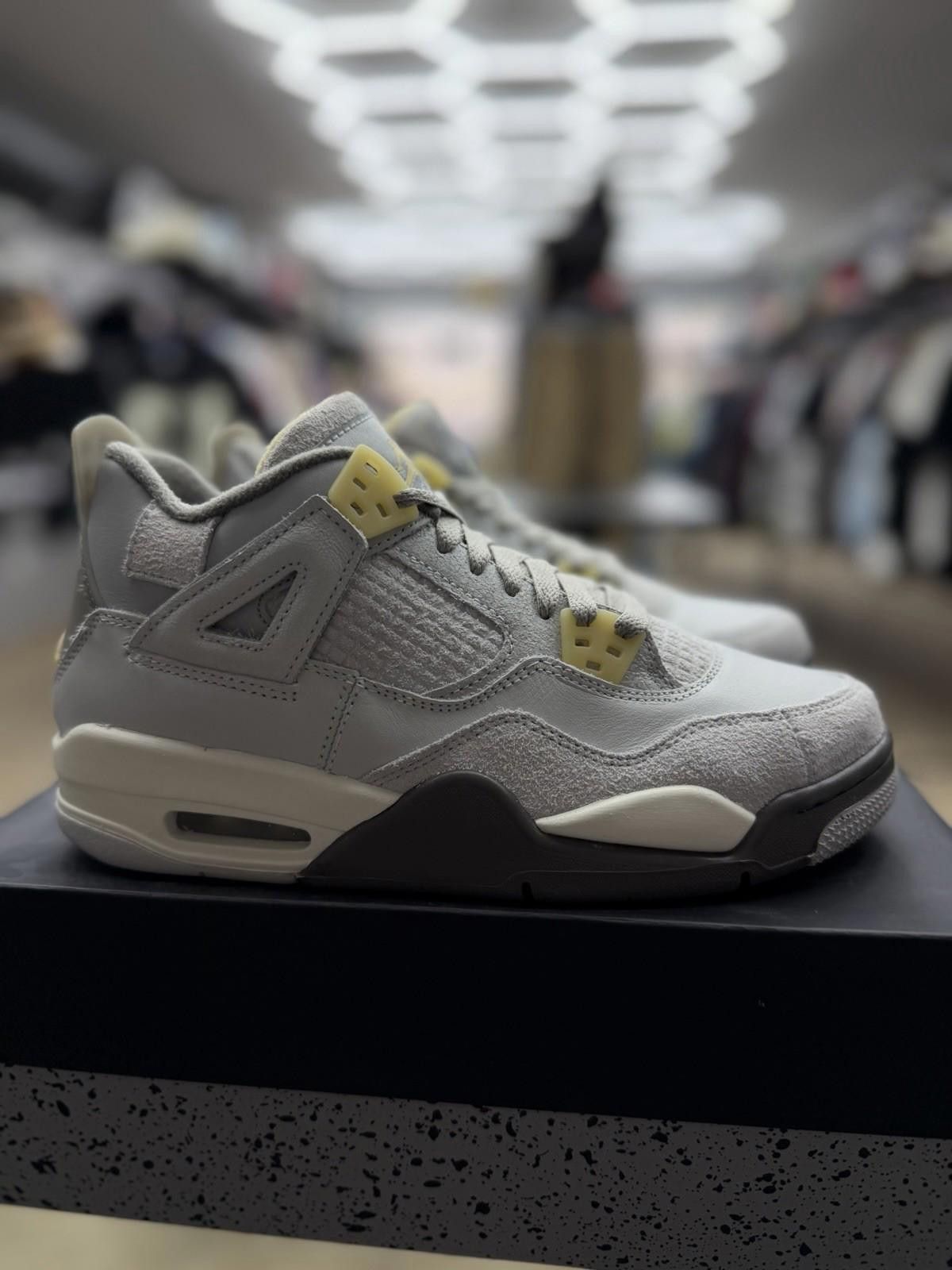 Jordan Brand Air Jordan 4 Retro SE Craft Photon Dust (GS) 6.5Y Size US 6.5 / EU 39-40 - 2 Thumbnail
