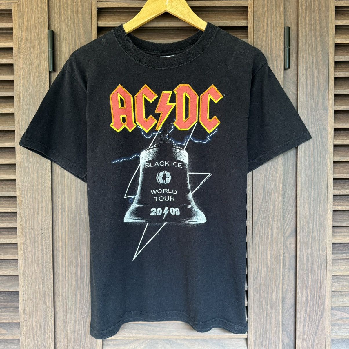 AC/DC × Band Tees × Vintage Vintage ACDC Black Ice World Tour Size US M / EU 48-50 / 2 - 2 Thumbnail