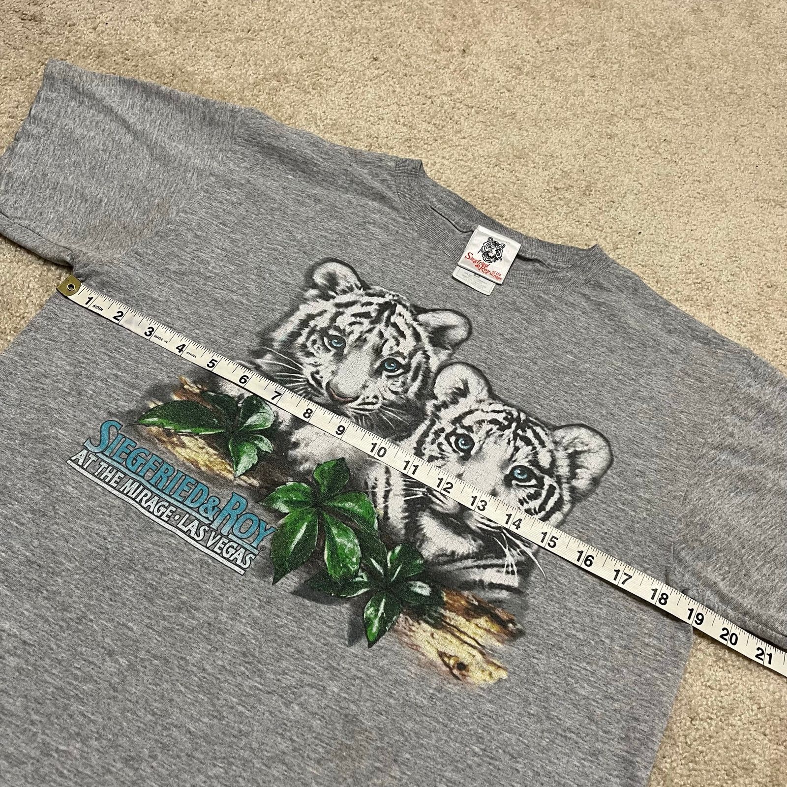 Fruit Of The Loom Siegfried & Roy White Tiger Graphic Grey Tee Las Vegas Med Size US M / EU 48-50 / 2 - 6 Thumbnail