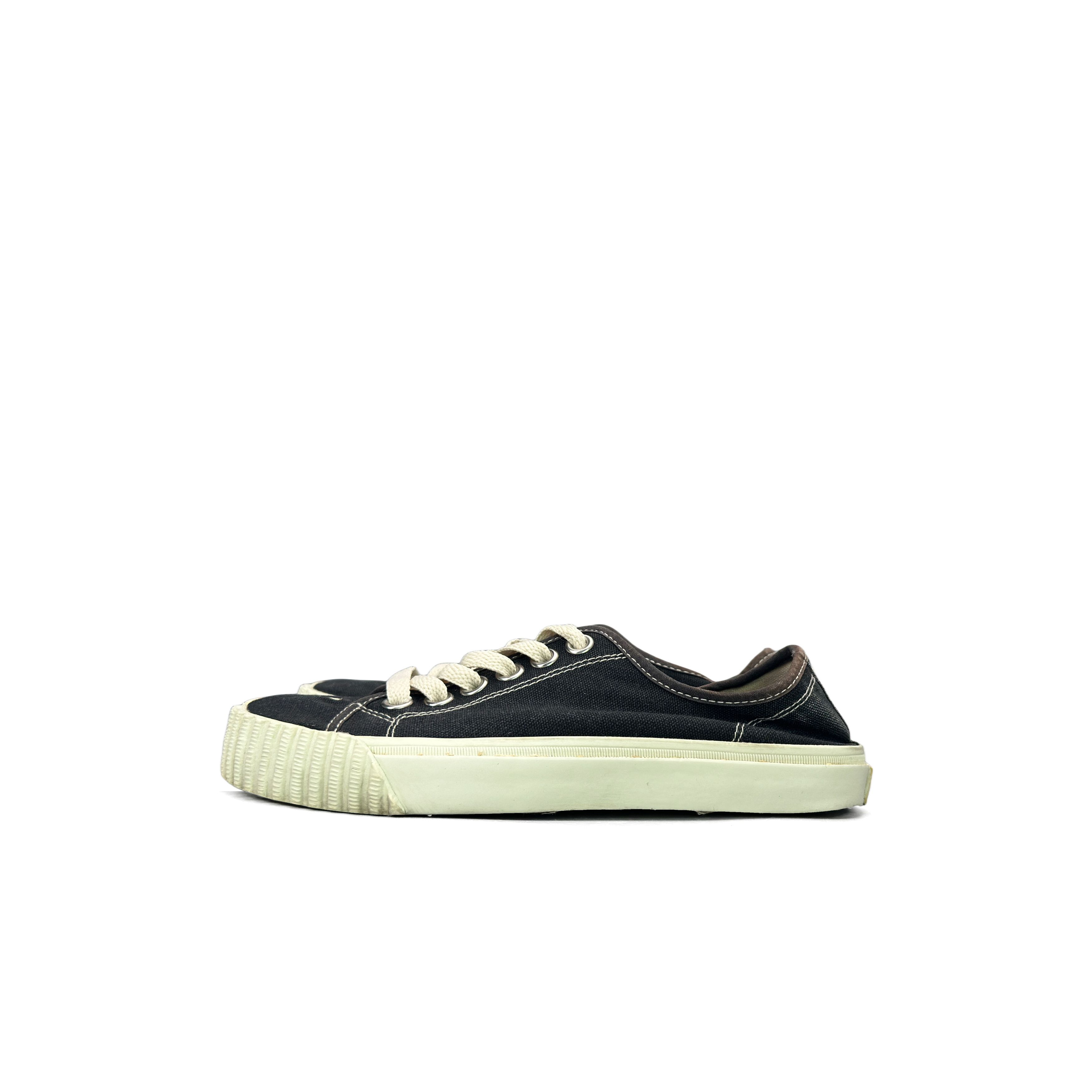 Maison Margiela Maison Margiela Tabi Canvas Low-Top Sneakers Size 35 Size US 5 / IT 35 - 1 Thumbnail