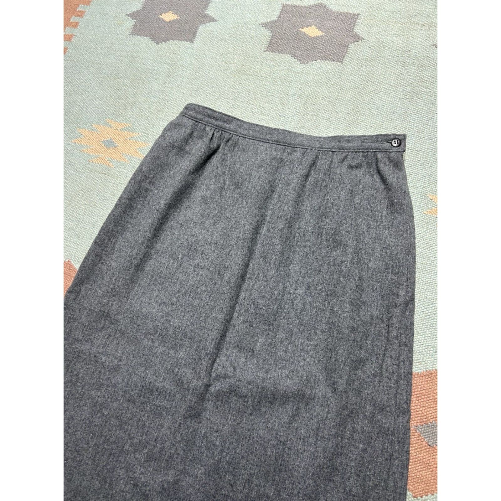 Pendleton VINTAGE Pendleton Skirt Women Wool Gray Lined Midi A USA Size 12 Pencil Narrow Waist 28” Length 28.5” Size 34" / US 12 / IT 48 - 2 Thumbnail