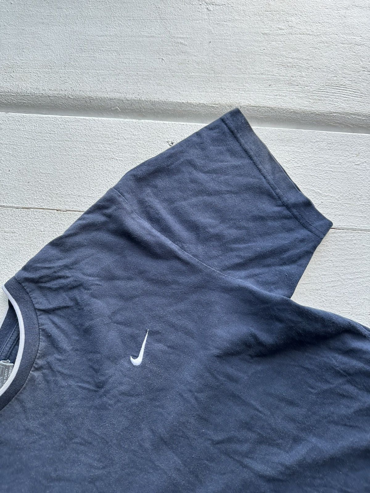 Nike 🚨NIKE Y2K SMALL SWOOSH vintage T-shirt silver lined Size US S / EU 44-46 / 1 - 3 Thumbnail