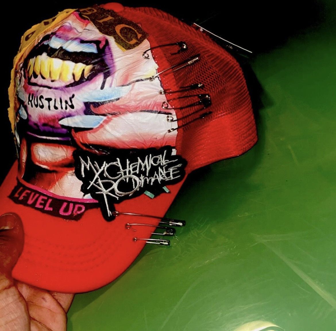 Designer × Handmade 1of1 Red Hustiling Notorious Chrome trucker hat Size ONE SIZE - 3 Thumbnail