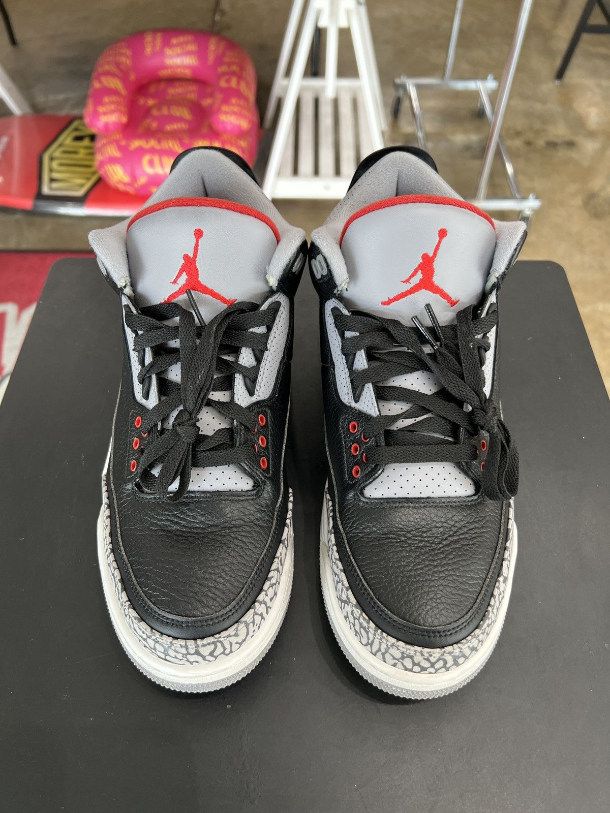 Jordan Brand Air Jordan 3 Black Cement Size 9.5 (2018) Size US 9.5 / EU 42-43 - 2 Thumbnail
