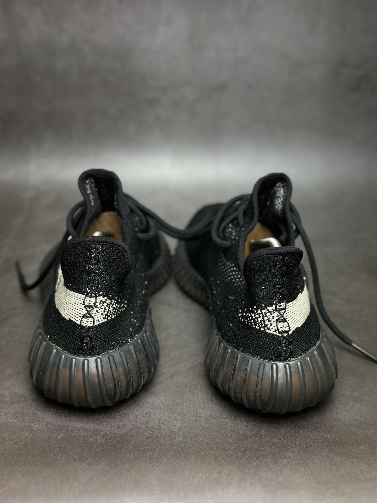 Adidas × Designer Adidas Yeezy Boost 350 V2 Core Black/White “Oreo” Size US 9.5 / IT 39.5 - 4 Thumbnail