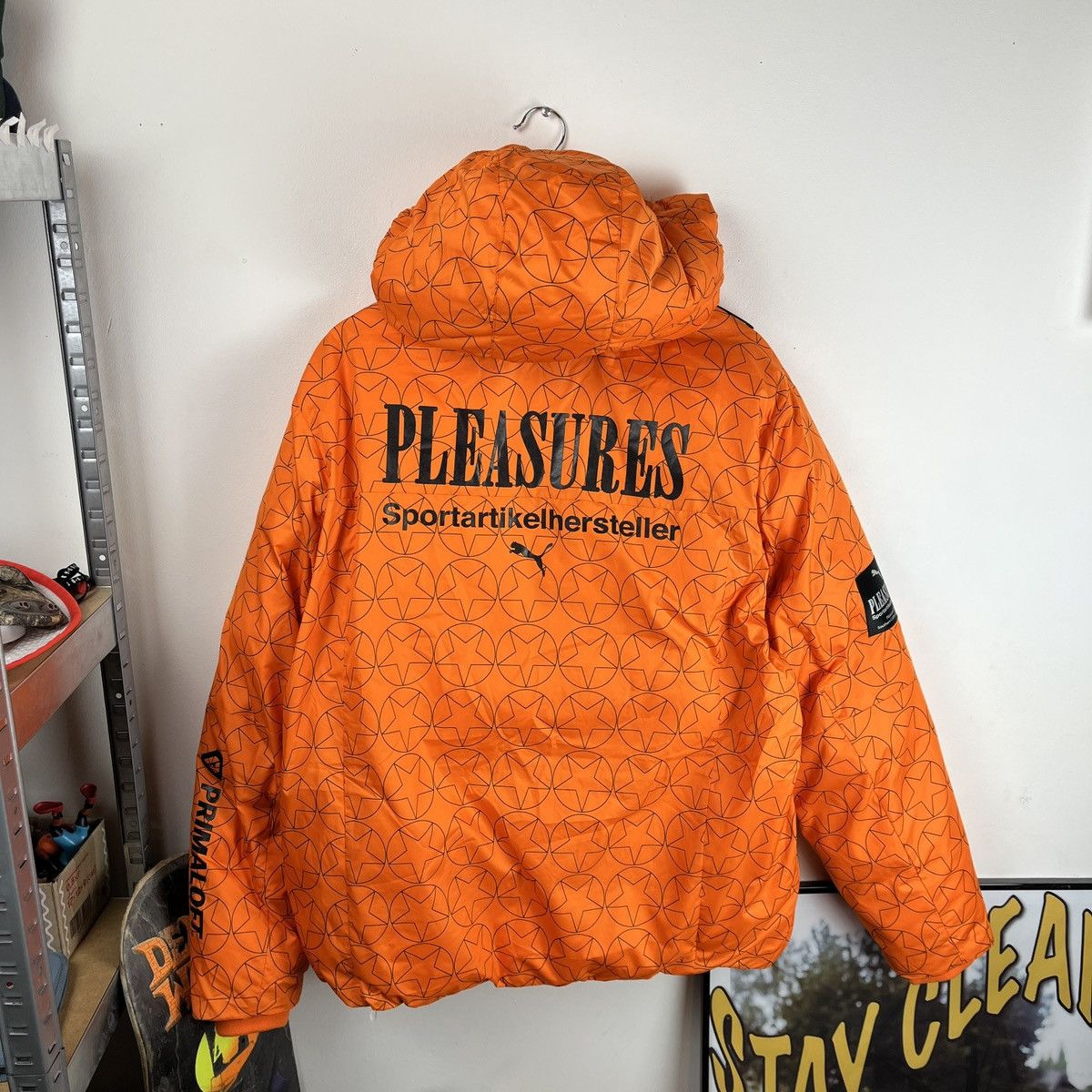 Pleasures Puma x Pleasuers Hood Jacket Primaloft Orange Star Y2K Down Size US L / EU 52-54 / 3 - 18 Thumbnail