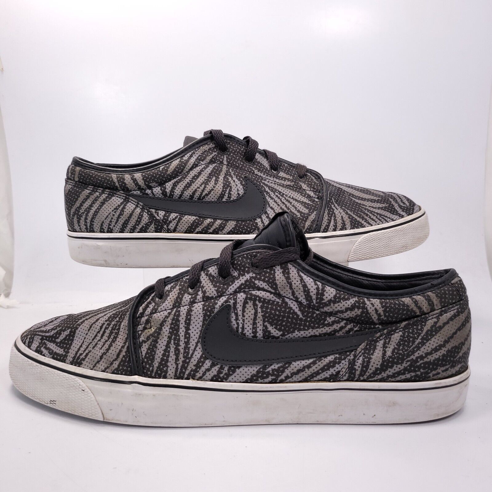 Nike Nike Toki Low TXT Shoe Mens Size 13 631697-004 Black Gray Size US 13 / EU 46 - 5 Thumbnail