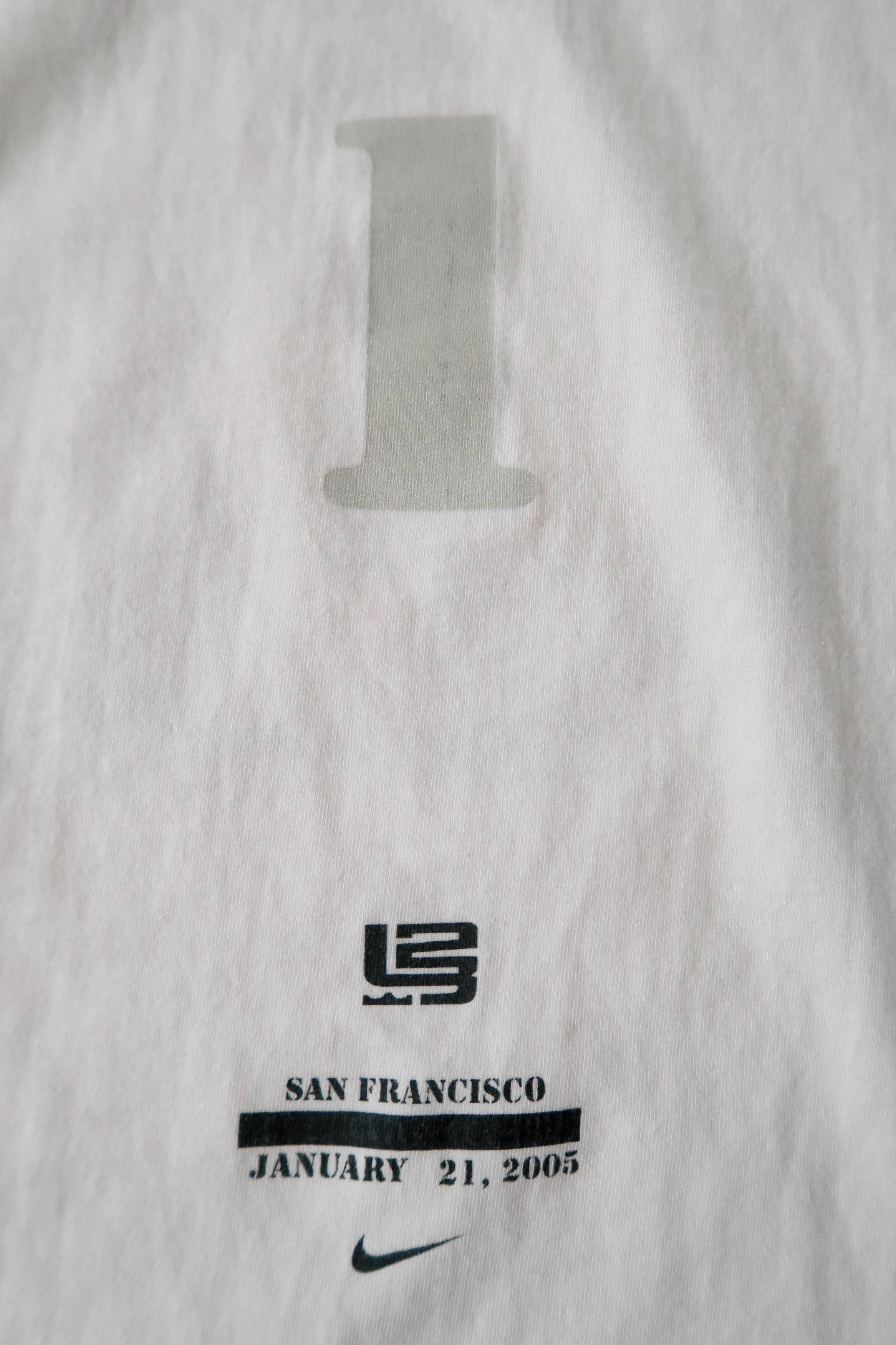 Nike Vintage Nike LeBron “Chamber of Fear” Niketown Promo T-Shirt Size US L / EU 52-54 / 3 - 8 Thumbnail