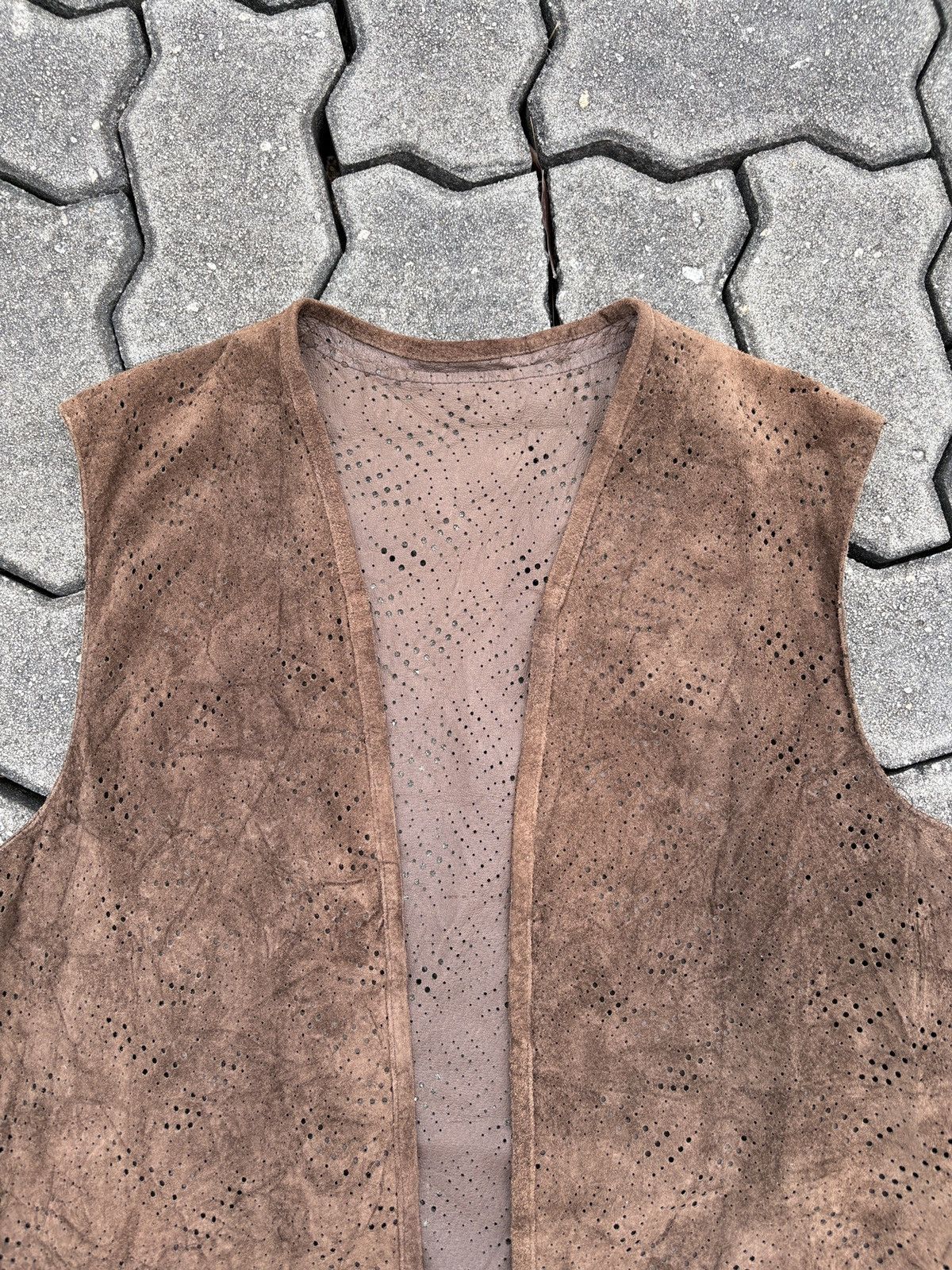 Japanese Brand Vintage Sleeveless Cardigan Suede Leather Outerwear Size US M / EU 48-50 / 2 - 3 Thumbnail