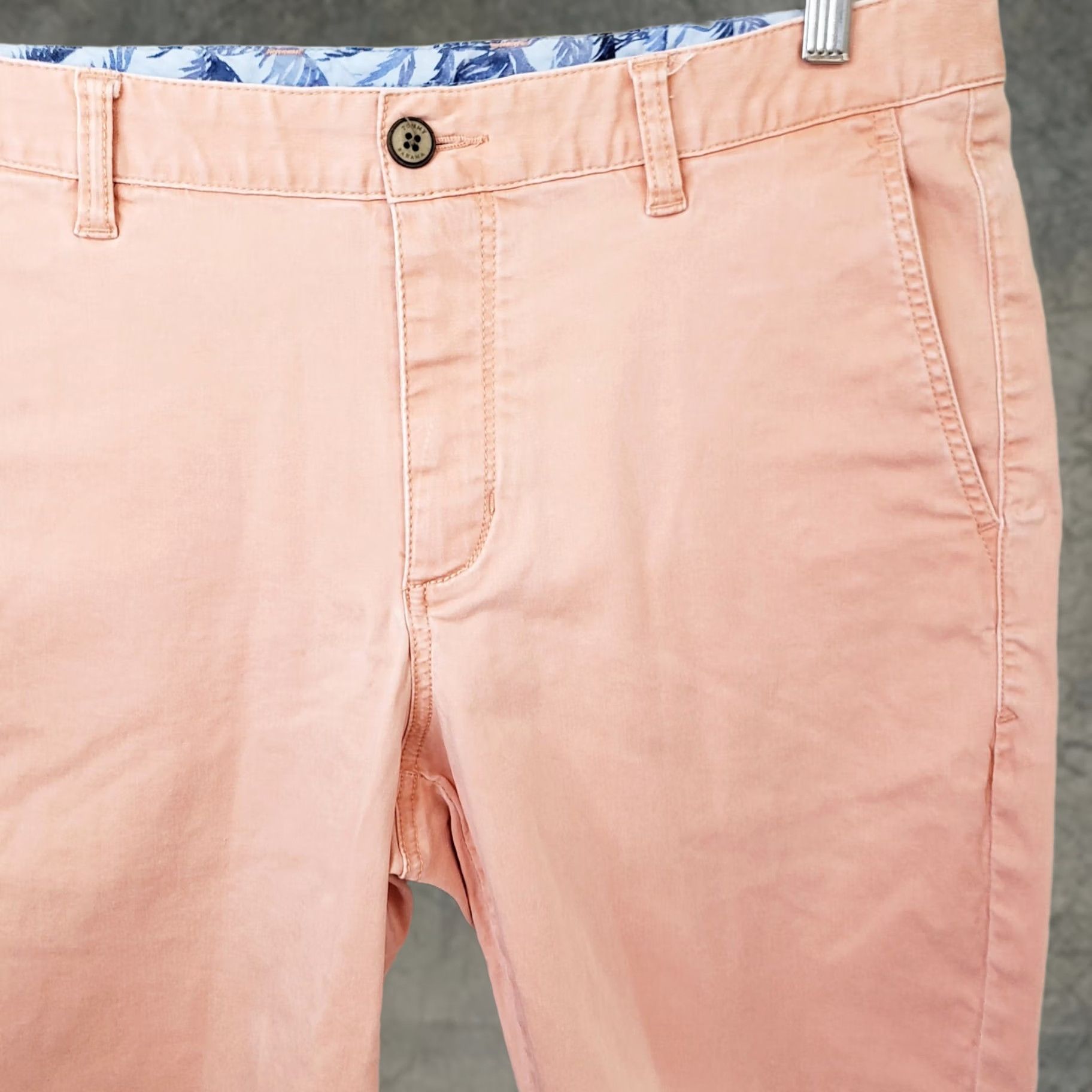 Tommy Bahama Tommy Bahama Shorts Mens 34x10 Pink Cotton Chino Size US 34 / EU 50 - 1 Thumbnail