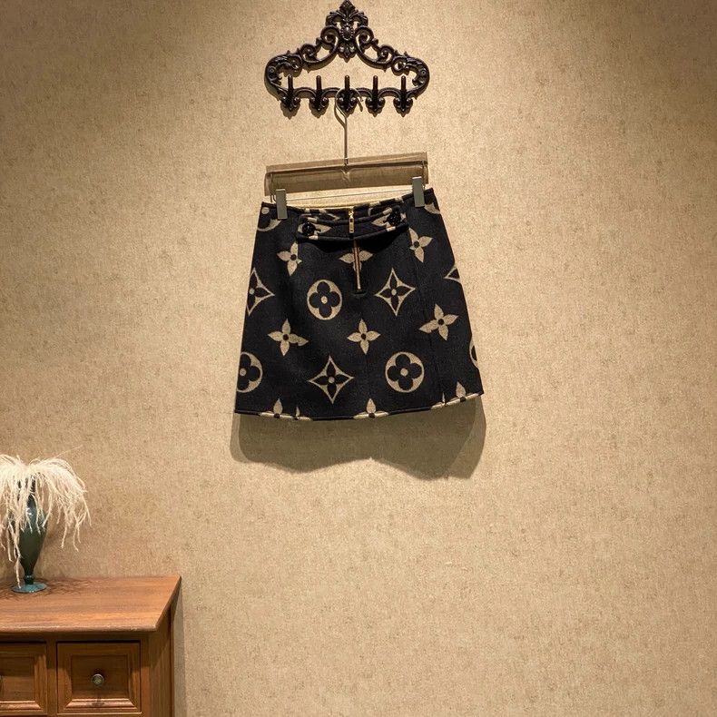 Louis Vuitton Louis Vuitton Black and grey tricolour printed woolen skir Size 35" - 2 Thumbnail