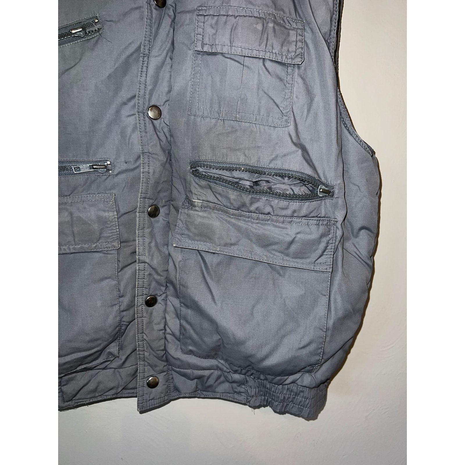 Vintage Vintage Gray Vest Guy's Actionwear Korea Made Outerwear 90s Size US M / EU 48-50 / 2 - 5 Thumbnail