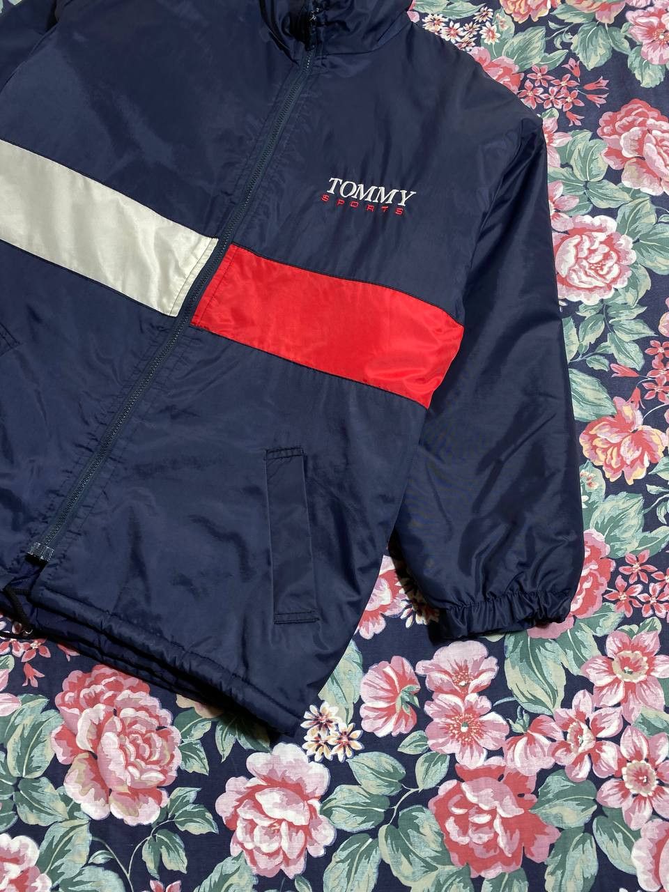 Tommy Hilfiger Vintage Tommy Hilfiger Windbreaker Jacket Size US L / EU 52-54 / 3 - 16 Thumbnail