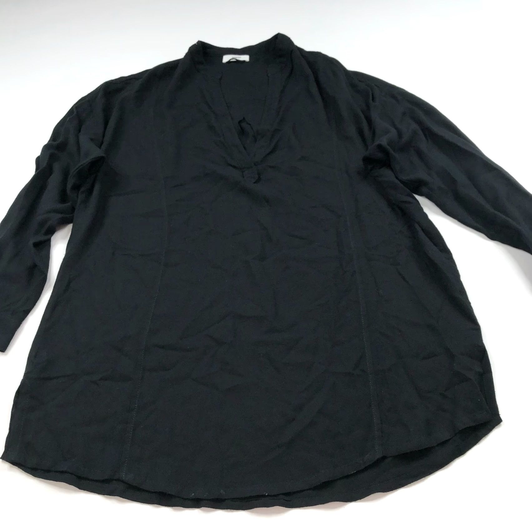 Vintage MIKOH Blouse Shirt Womens Small Oversized Pullover 100% Rayon Black V-Neck Pullover Top Tangible Plaid Pattern Best Fit Size S / US 4 / IT 40 - 4 Thumbnail