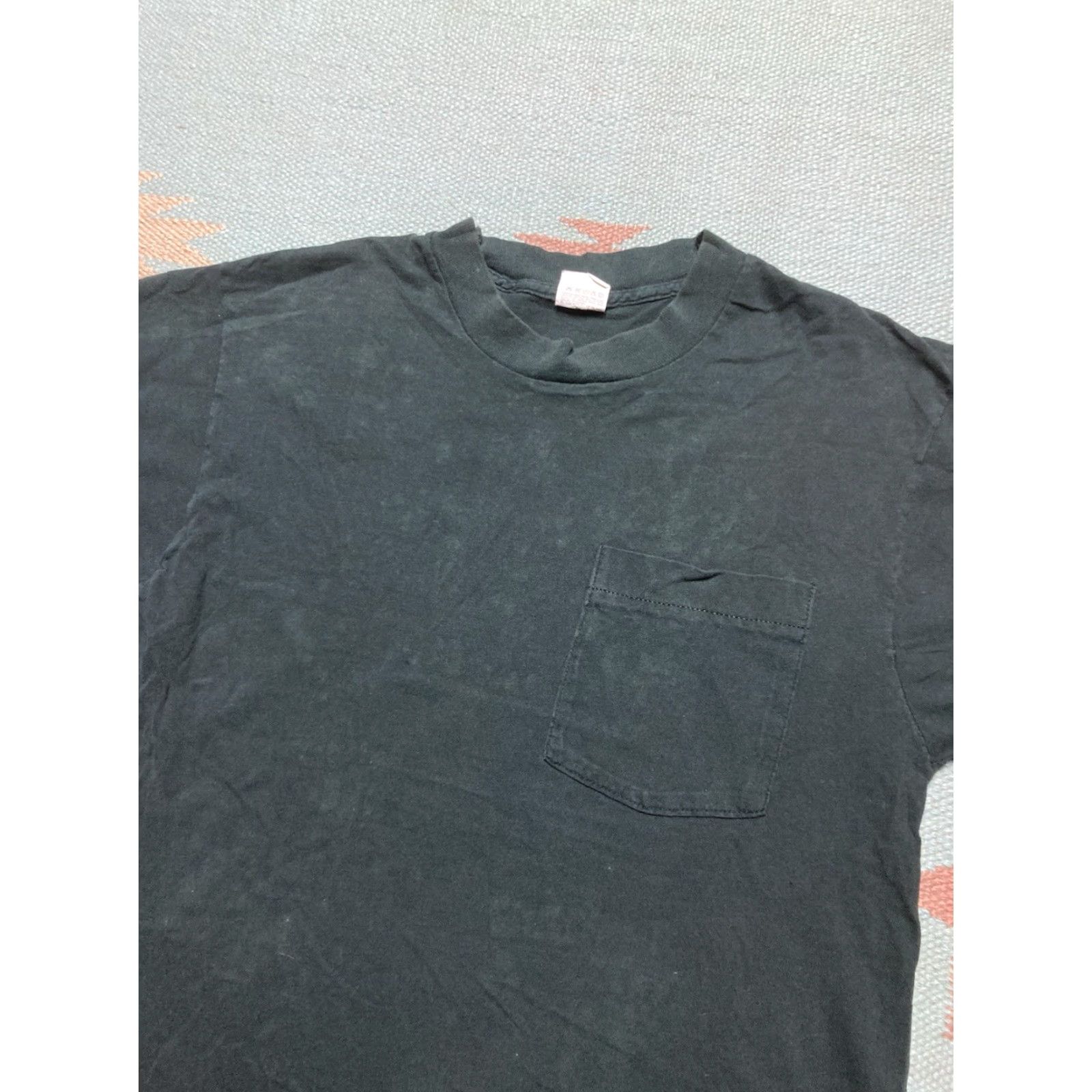 Fruit Of The Loom VINTAGE 80s Fruit of the Loom T-Shirt Pocket Black Cotton Men M Size US M / EU 48-50 / 2 - 3 Thumbnail