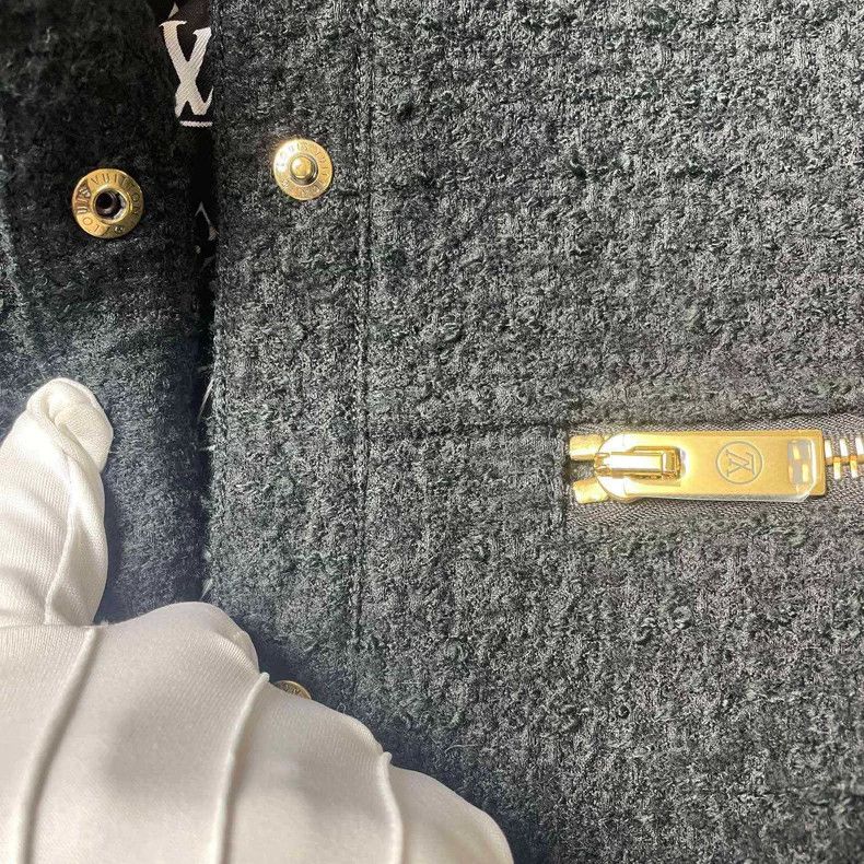 Louis Vuitton Louis Vuitton Black leather card with small fragrance coat Size US XS / EU 42 / 0 - 6 Thumbnail