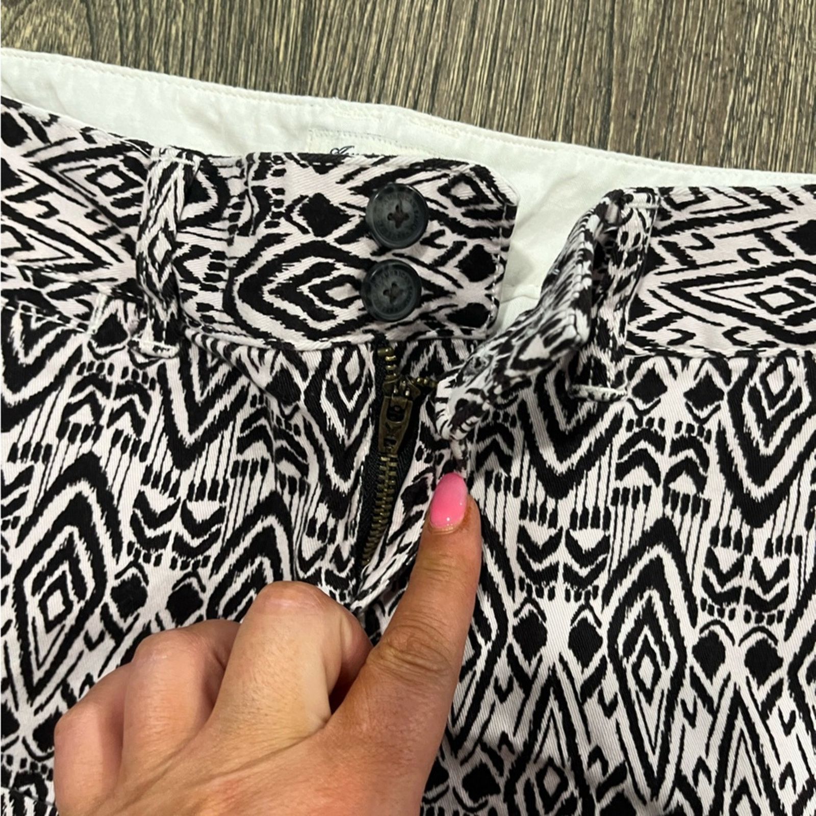 American Eagle Outfitters American Eagle Outfitters Shorts Shortie Aztec Geo Stretch 2 Size 26" / US 2 / IT 38 - 6 Thumbnail