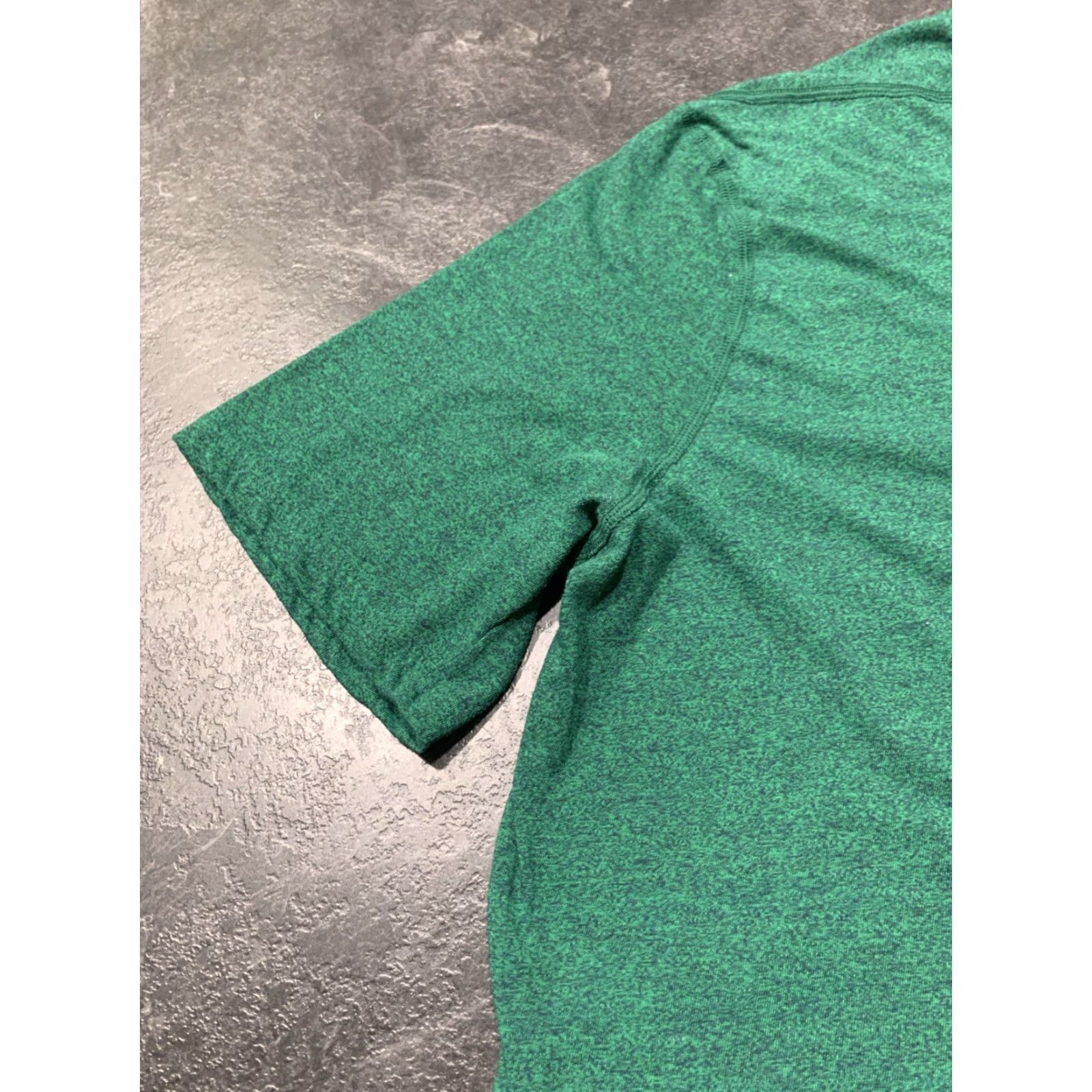 Under Armour Under Armour Threadborne Heat Gear Men's Green V Neck T-Shirt Large Loose Fit Mens Size US L / EU 52-54 / 3 - 5 Thumbnail
