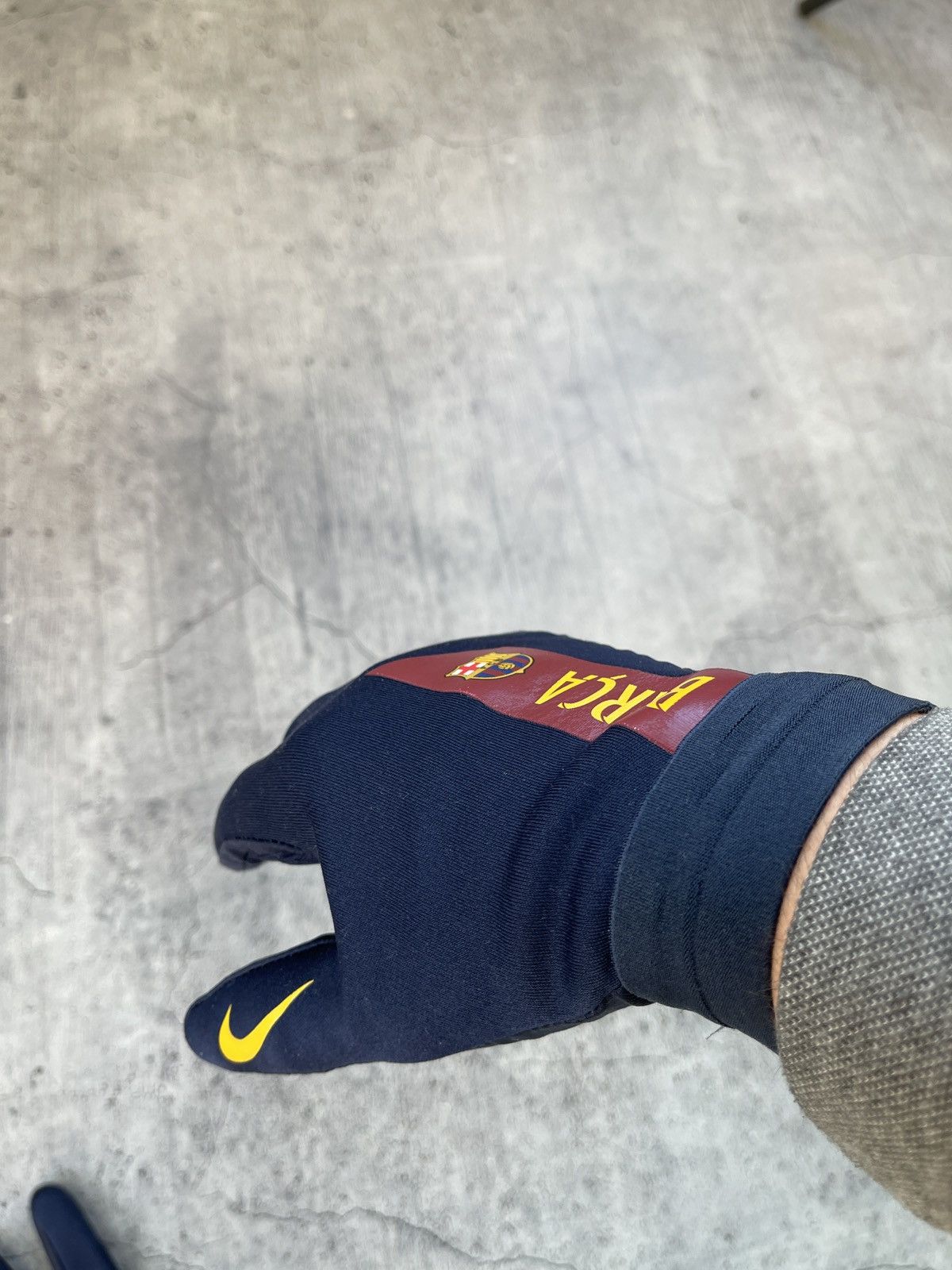 NIKE GLOVES THERMA FIT FC BARCA SOCCER JERSEY DRILL Y2K