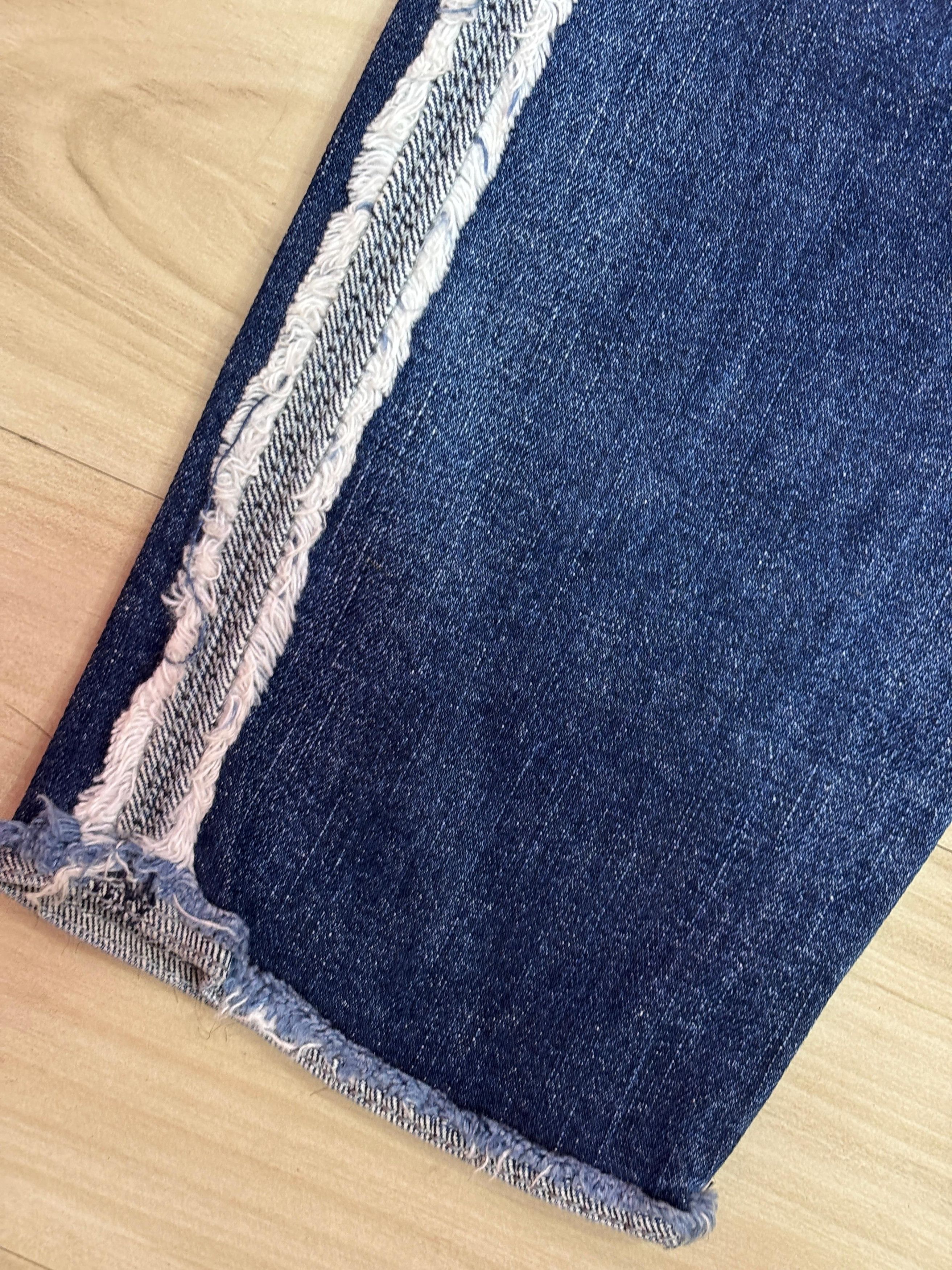 Diesel Diesel Frayed seam Jean (runs small) Button front- slim leg Size 27" / US 4 / IT 40 - 7 Thumbnail