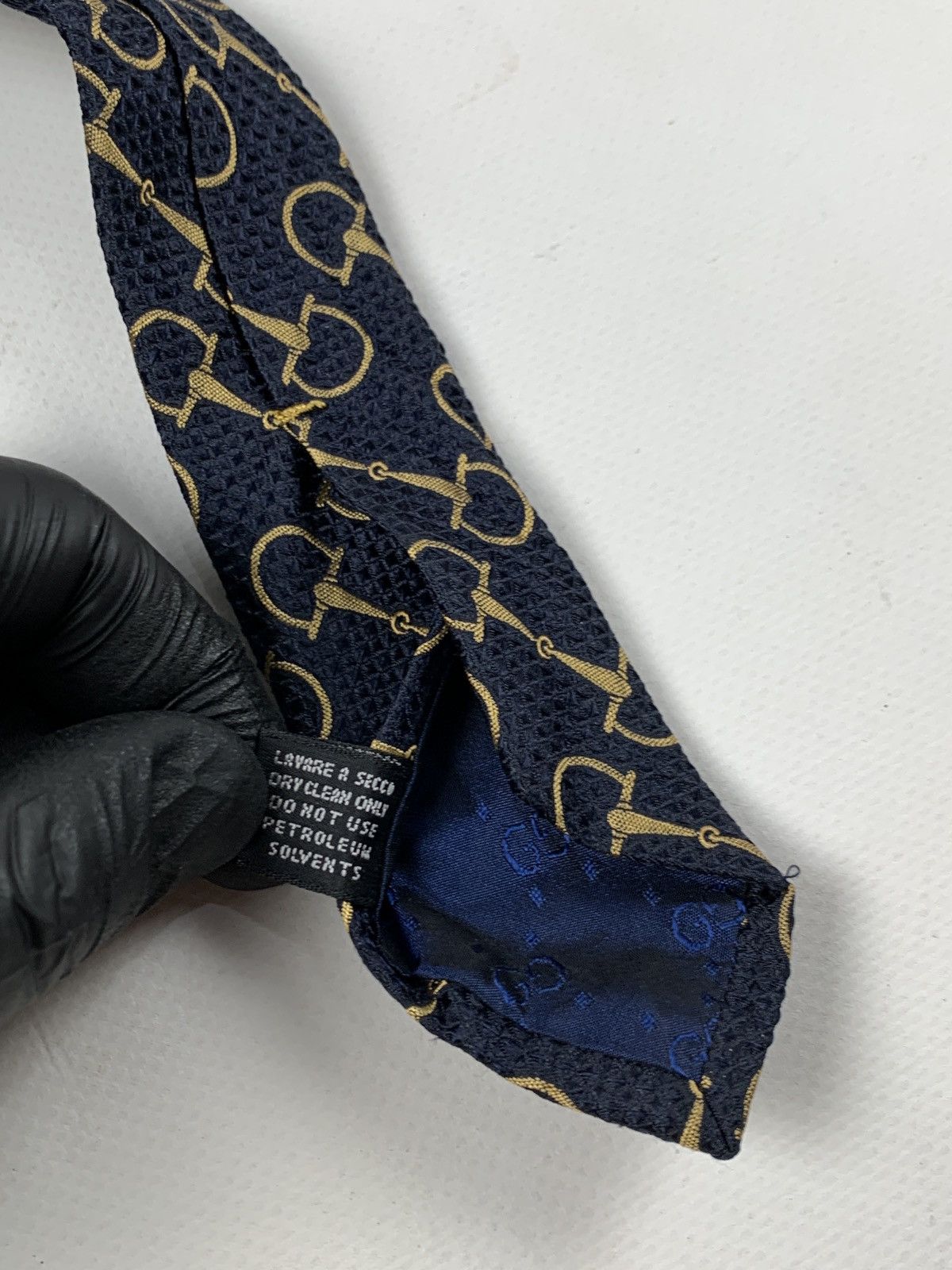 Gucci Vintage Gucci Silk Navy Blue Tie Size ONE SIZE - 16 Thumbnail