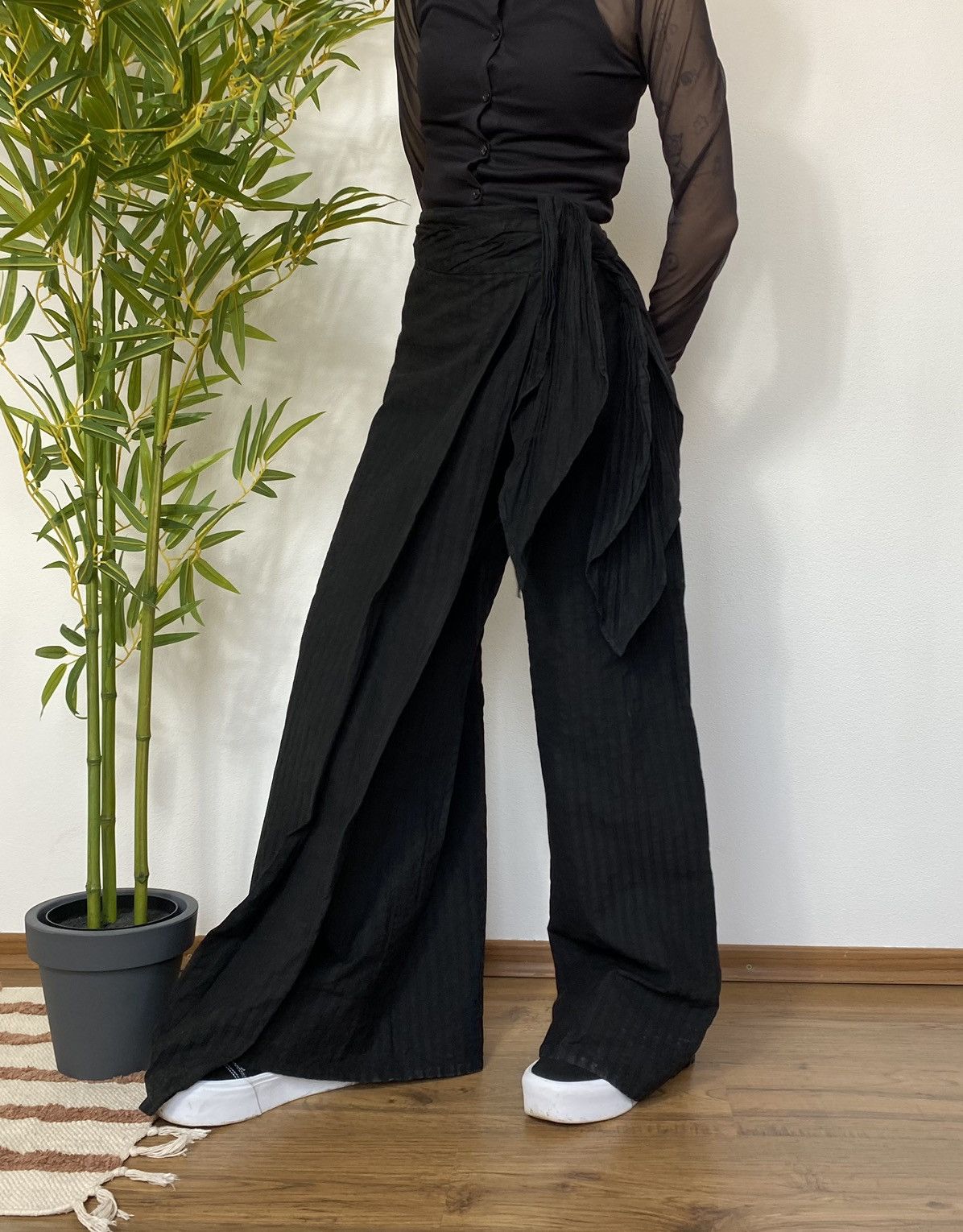 Kenzo VINTAGE KENZO WIDE TROUSERS OVERLAPPED SKIRT Size 27" / US 4 / IT 40 - 1 Thumbnail