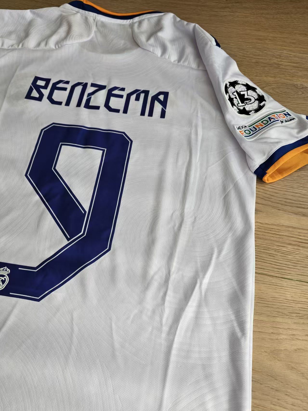 Other 2022 Real Madrid #9 Benzema Jersey Home Size US M / EU 48-50 / 2 - 3 Thumbnail
