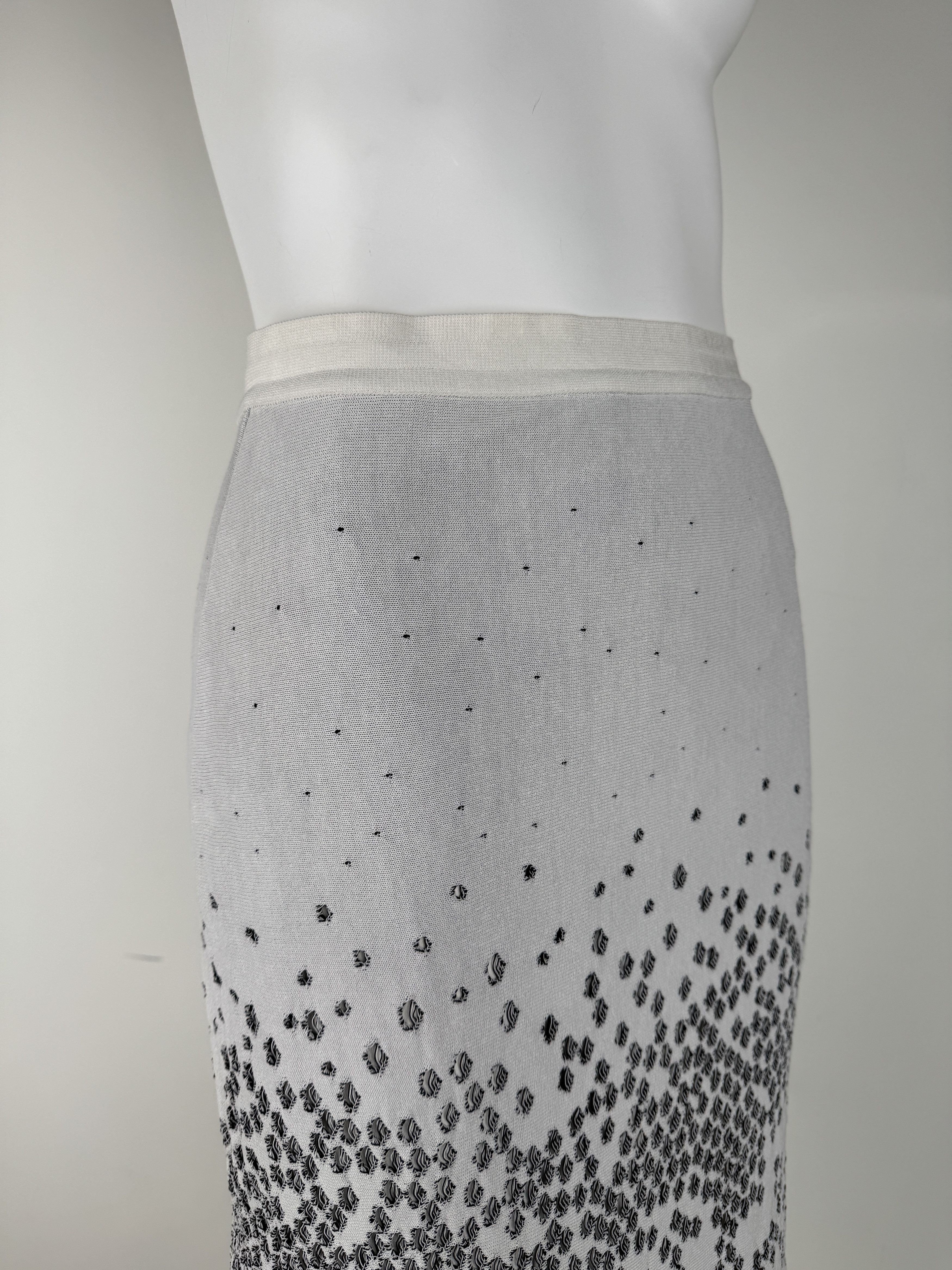 Dior Christian Dior Mid length White Perforated Floral Skirt Size 28" / US 6 / IT 42 - 11 Thumbnail