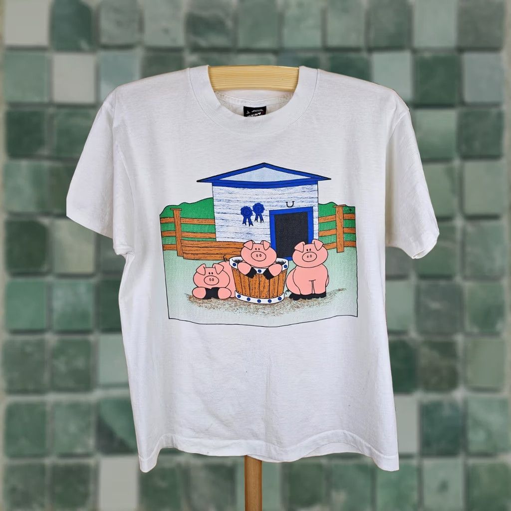 Fruit Of The Loom VINTAGE 90' FARM PIG BARN GRAPHIC FUNNY ANIMAL CARTOON WHITE T-SHIRT SZ L RETRO Size US L / EU 52-54 / 3 - 1 Thumbnail