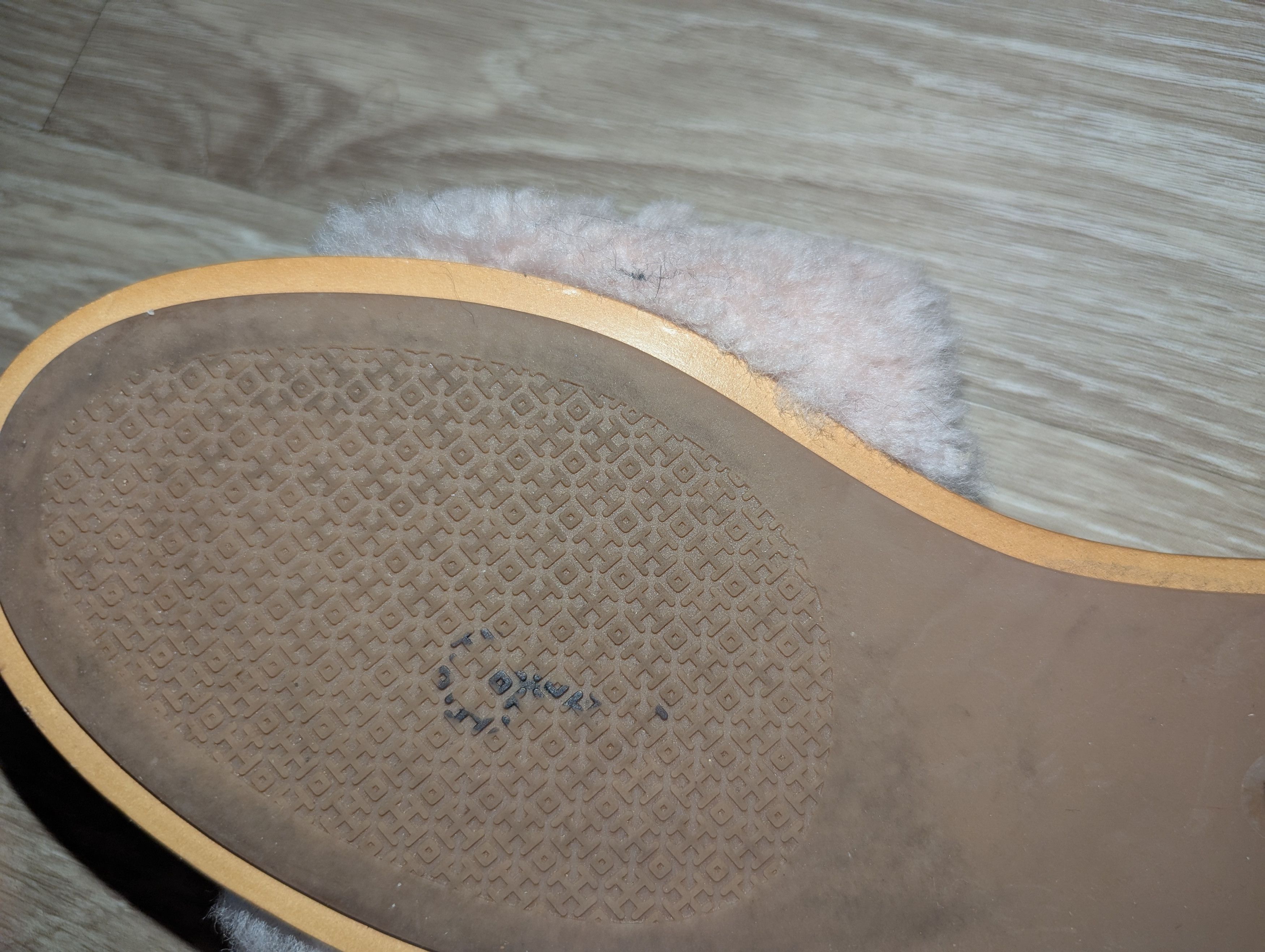 Tory Burch Item is a beautiful pink color no flaws Size US 7 / IT 37 - 6 Thumbnail