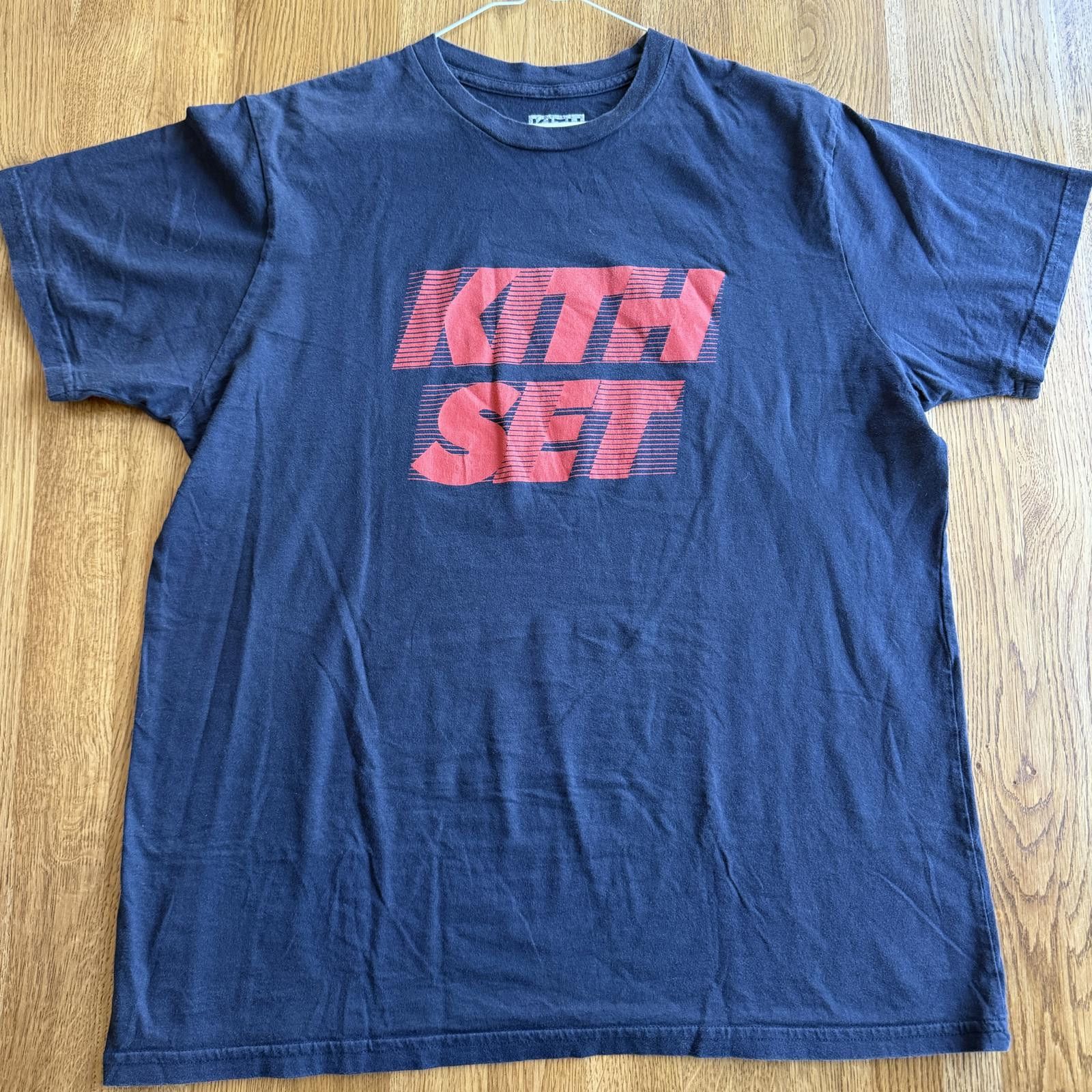 Kith KITH SET Graphic T-Shirt in Navy Blue, Men's Size XLarge Size US XL / EU 56 / 4 - 1 Thumbnail
