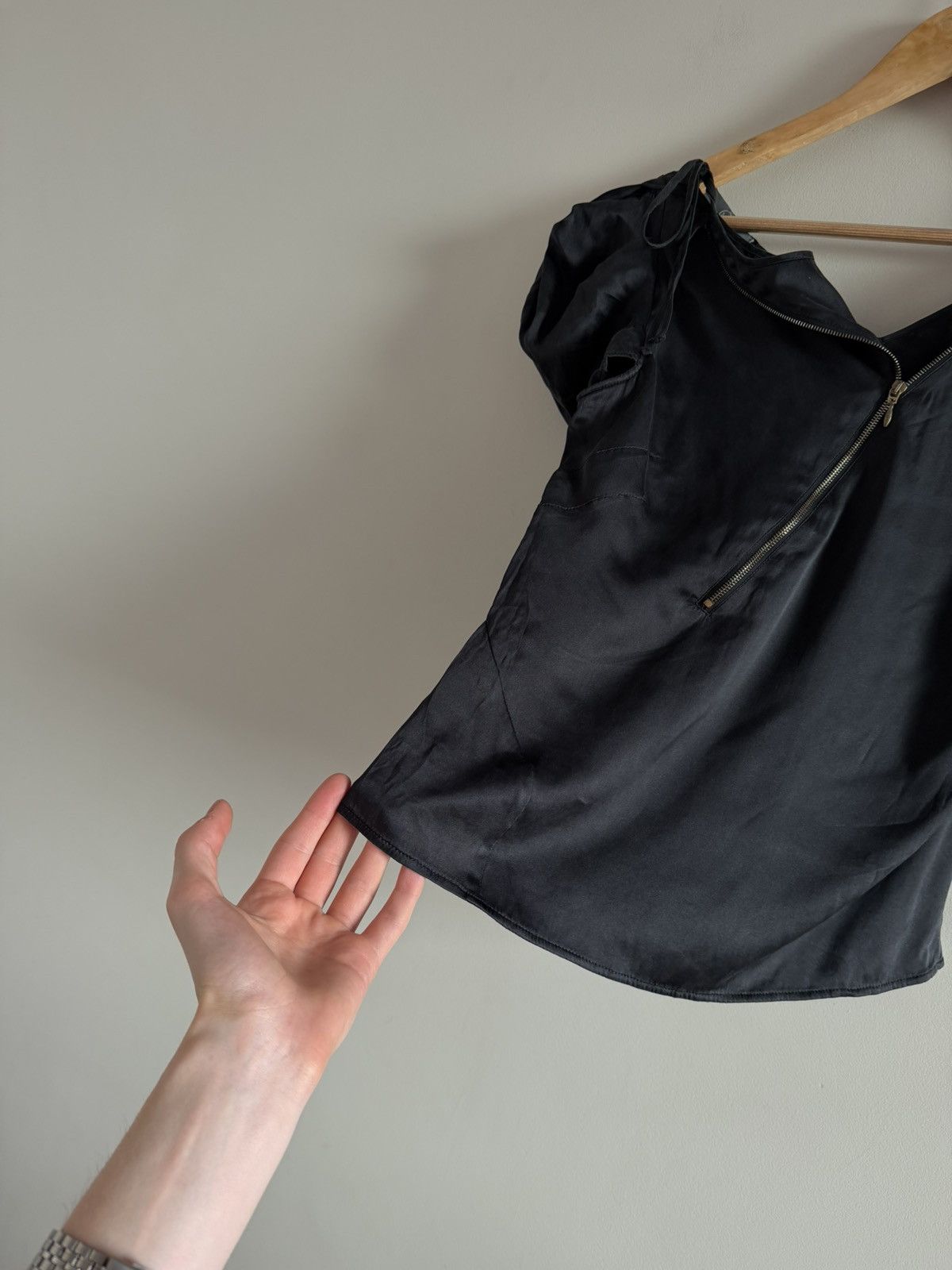 Alexander McQueen Alexander McQueen Silk Top Black Puff Sleeve Asymmetric Size M / US 6-8 / IT 42-44 - 3 Thumbnail