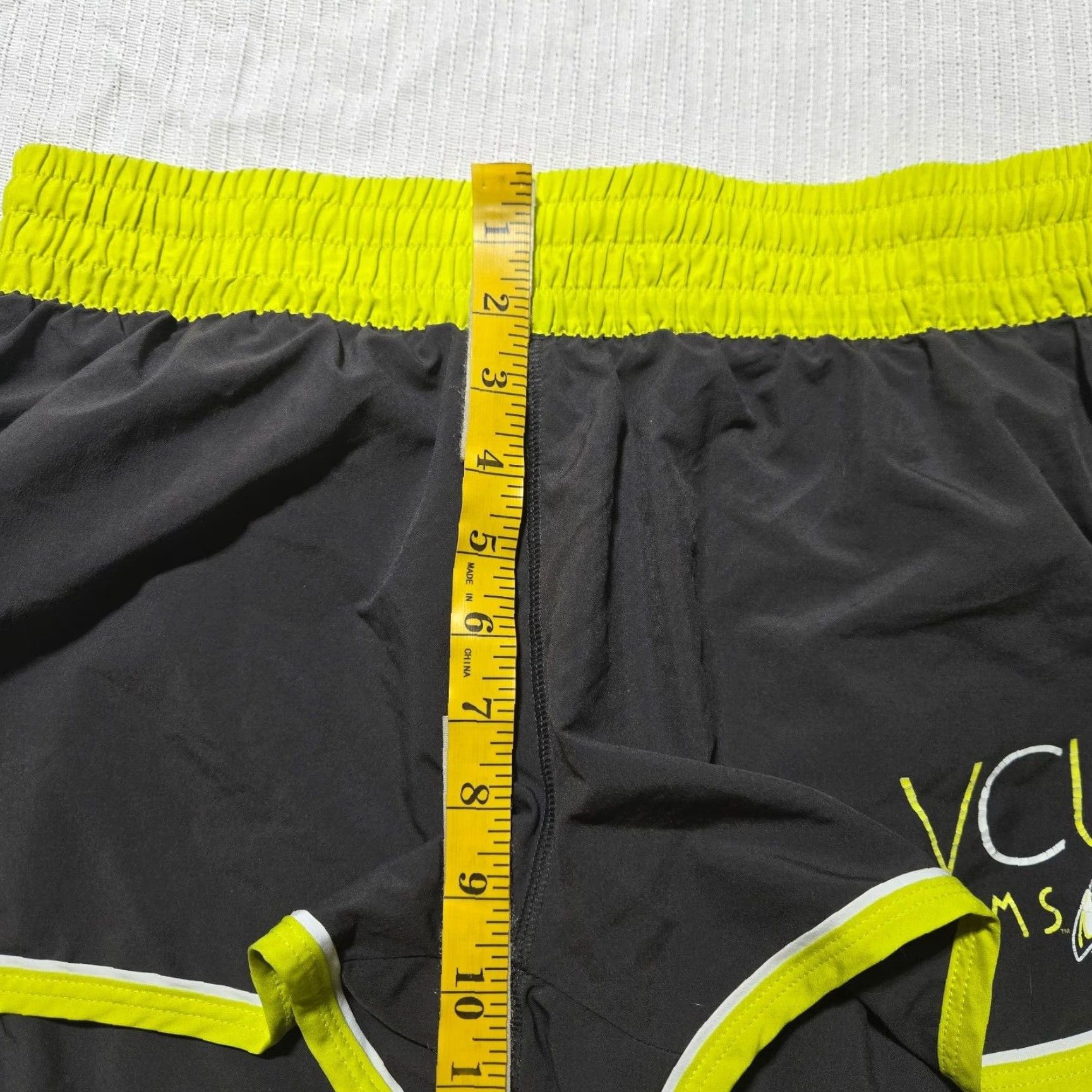 Under Armour Under Armour VCU Rams Semi Fitted Athletic Shorts Black Neon L Women Adults Large Size 36" / US 14 / IT 50 - 7 Thumbnail