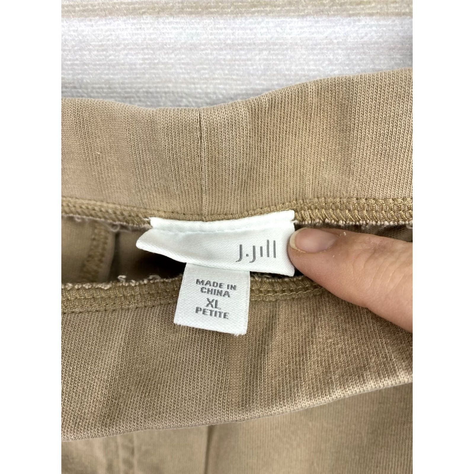 J. Jill J. Jill Pull On Shorts Womens XL Petite Tan Elastic Waist Cargo Pockets Knit Bermuda Beach Walking Summer 90s Mens Womens Size 40" / US 18 - 5 Thumbnail